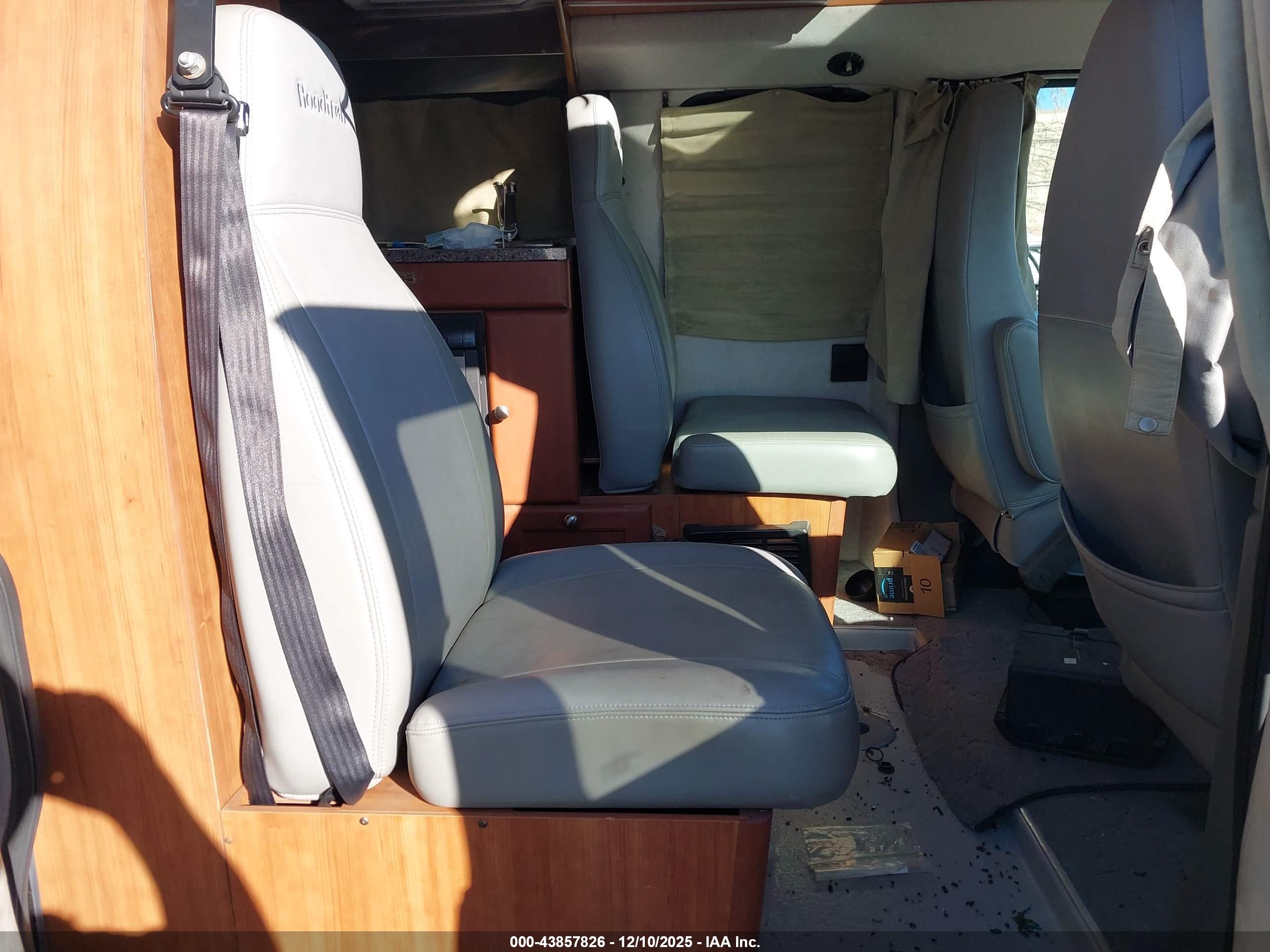 CHEVROLET EXPRESS image 8