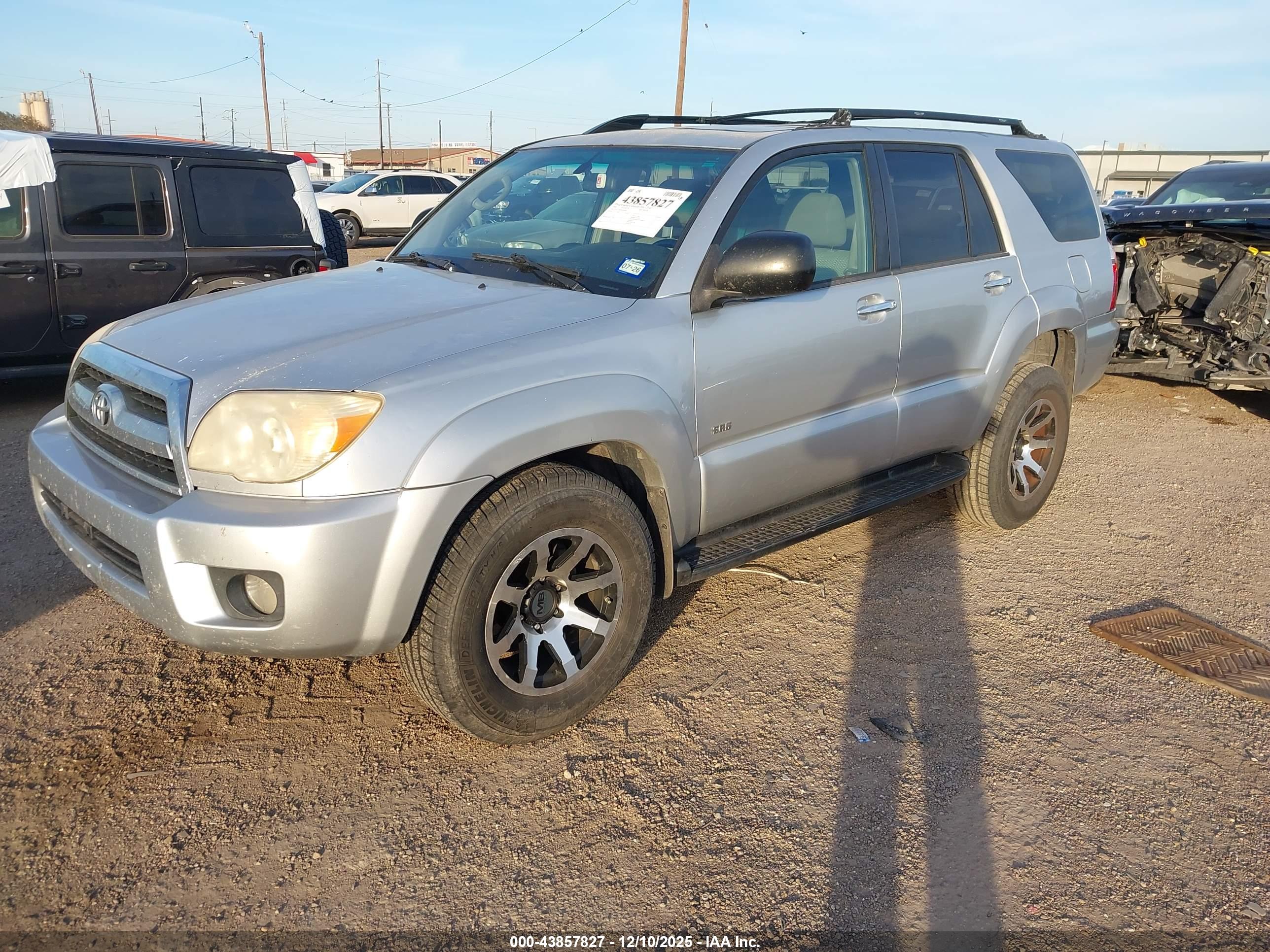 TOYOTA 4RUNNER image 2