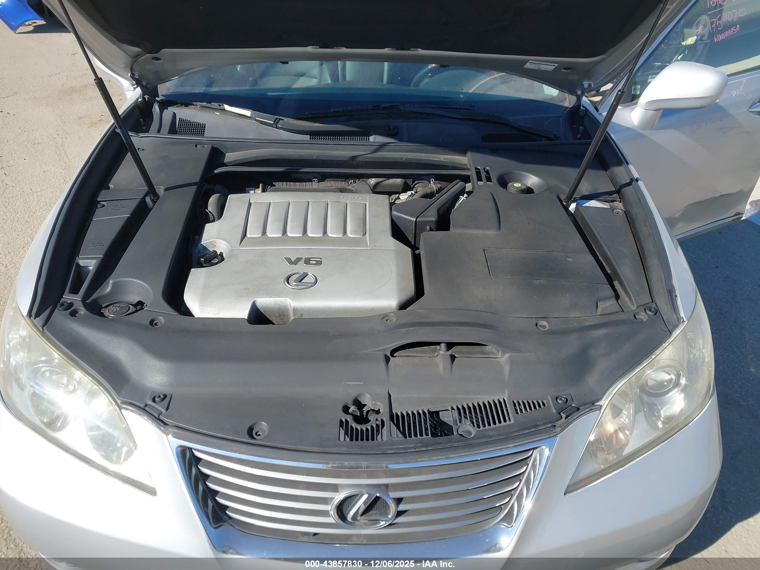 LEXUS ES image 10