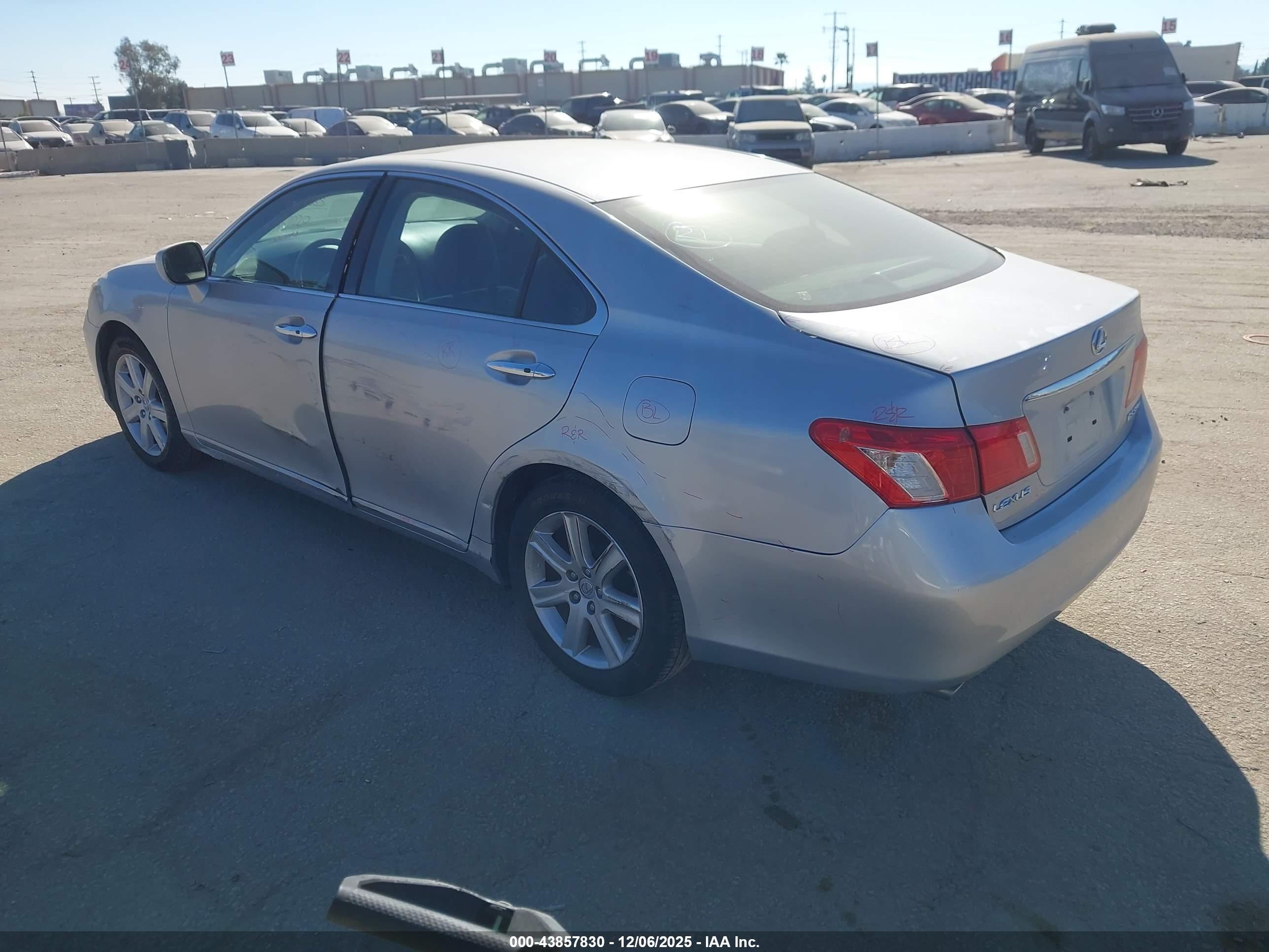 LEXUS ES image 3