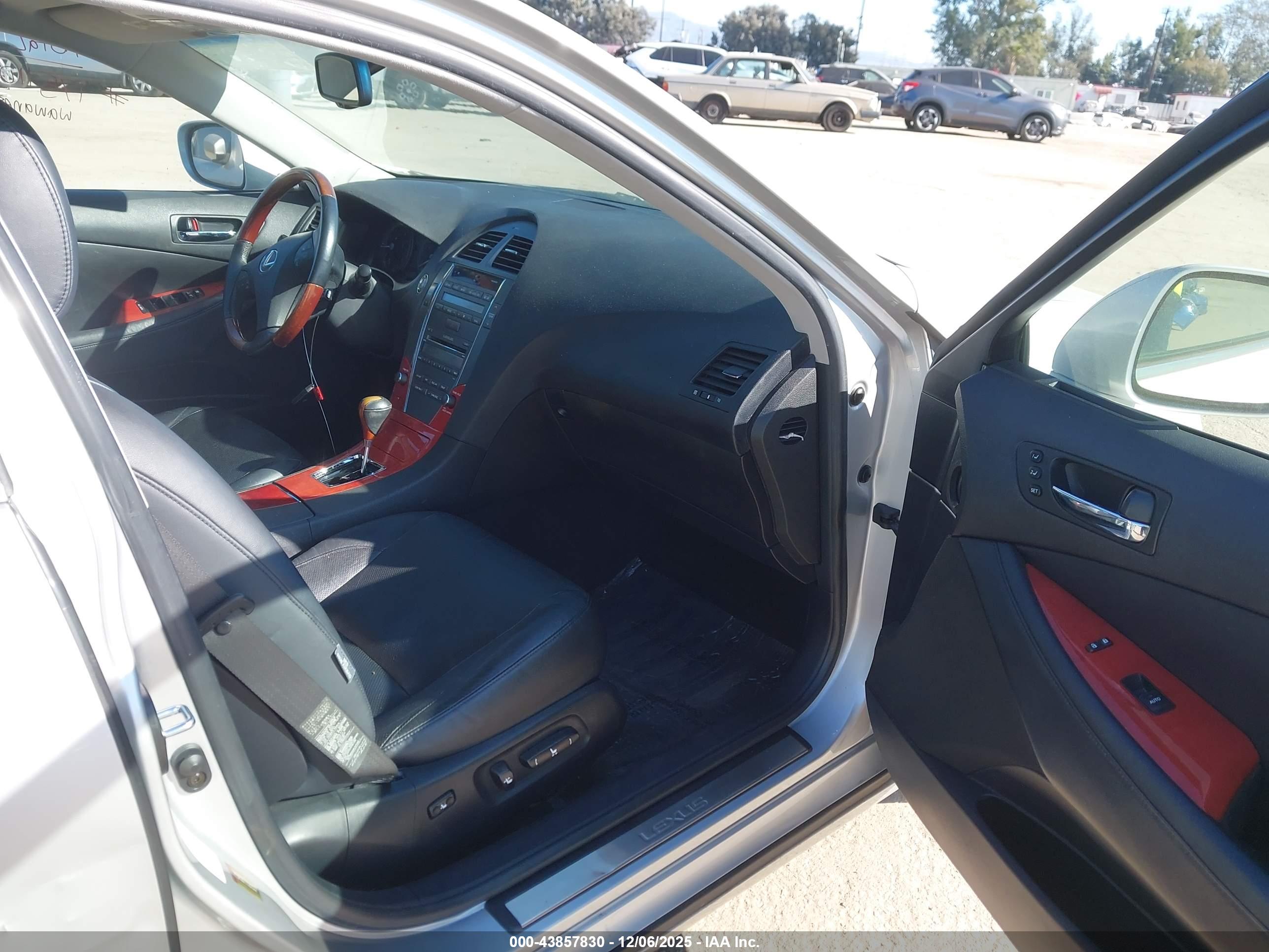 LEXUS ES image 5