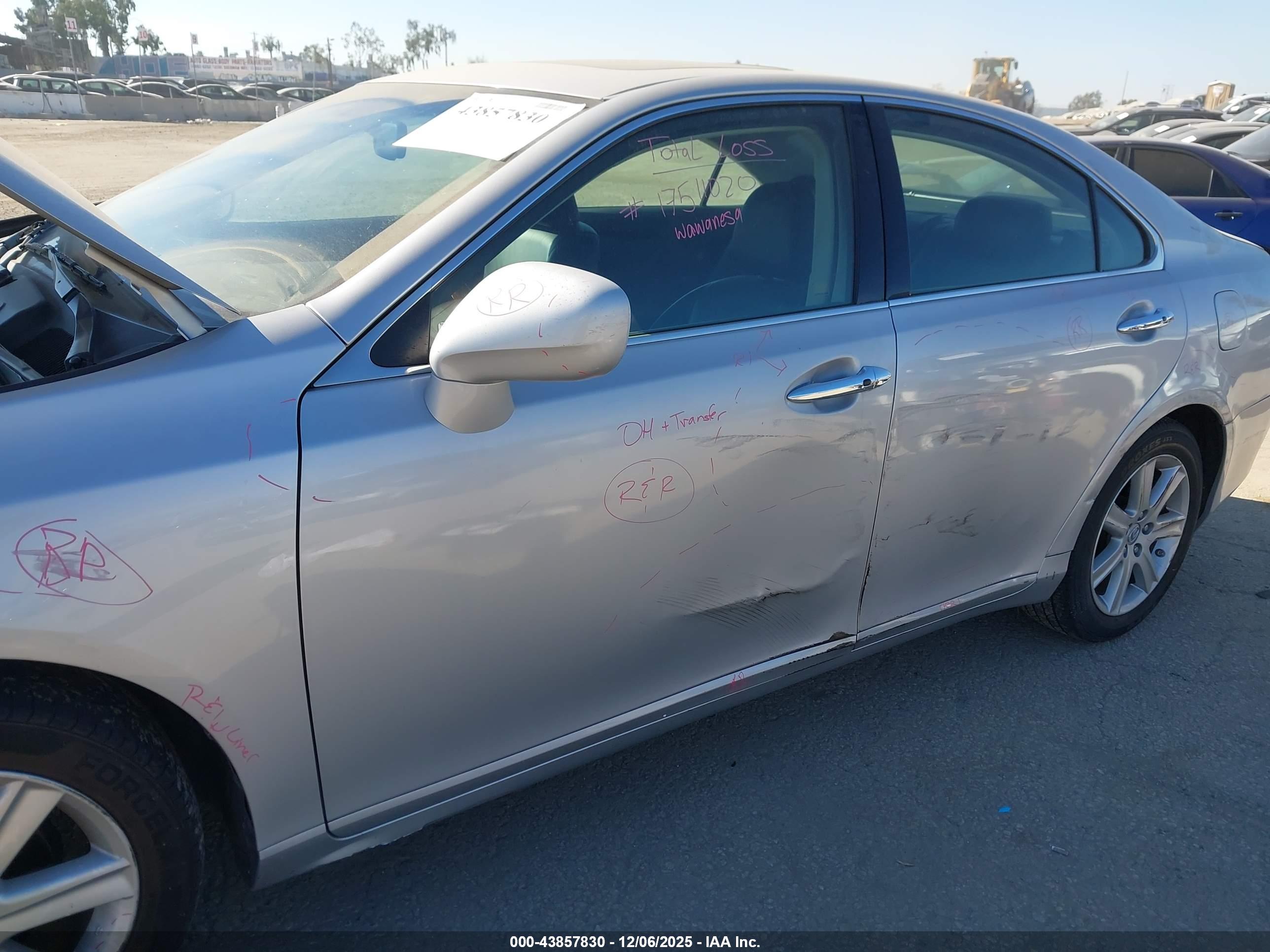 LEXUS ES image 6