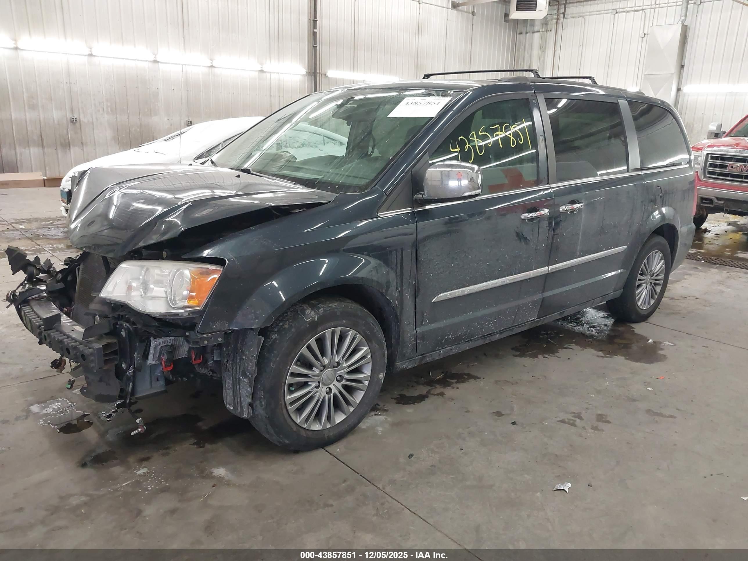 CHRYSLER TOWN image 2