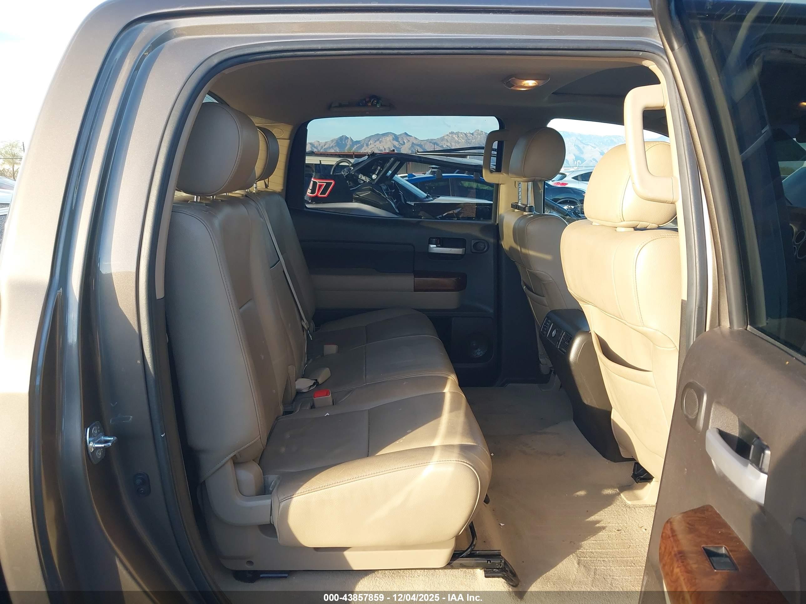 TOYOTA TUNDRA image 8