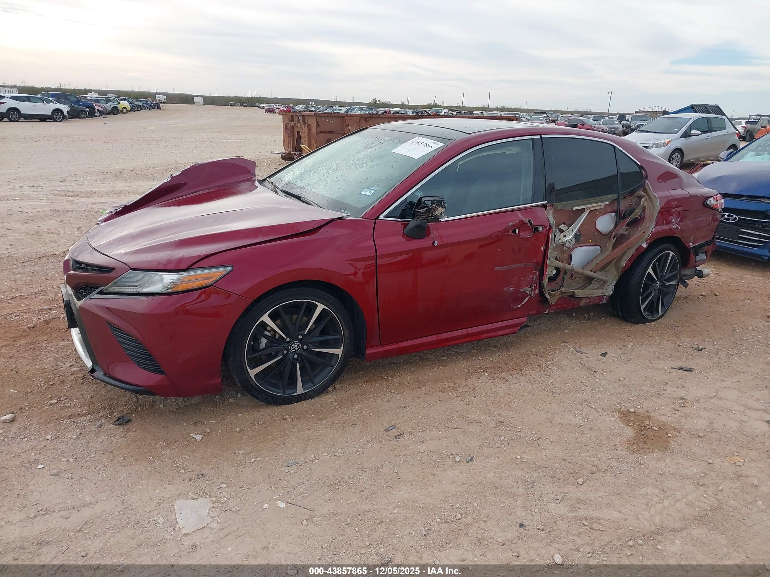 TOYOTA CAMRY image 2