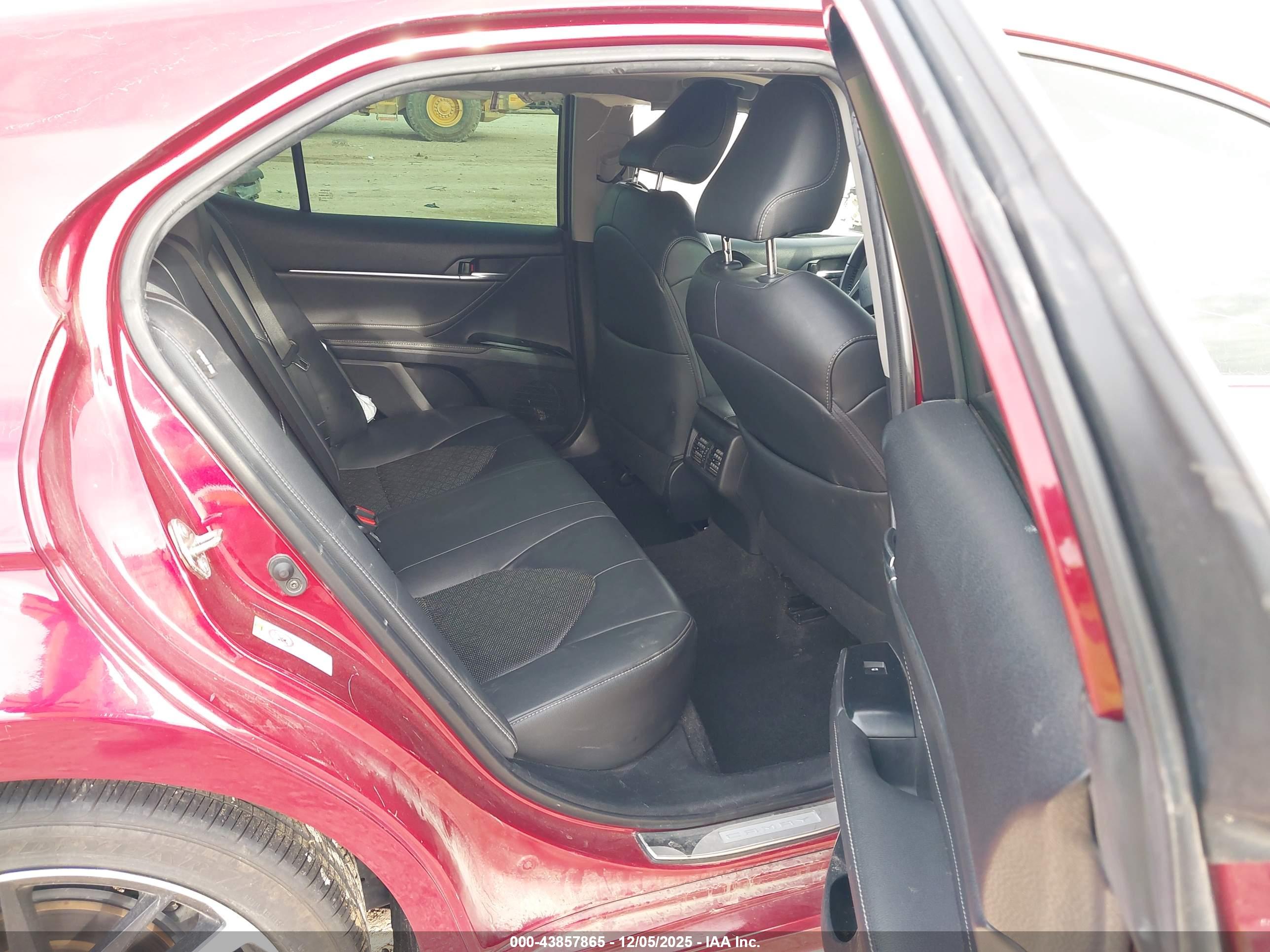 TOYOTA CAMRY image 8
