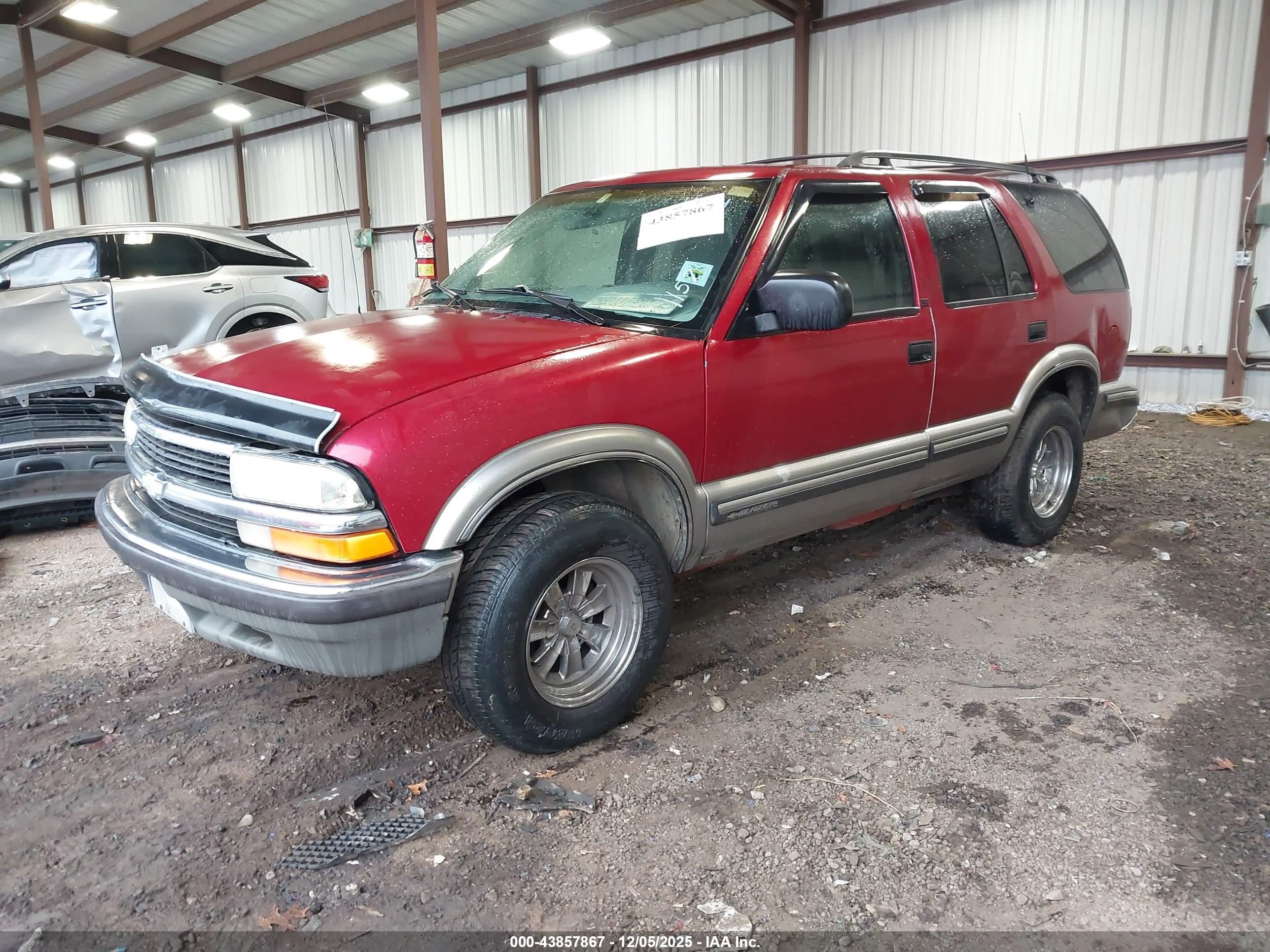 CHEVROLET BLAZER image 2