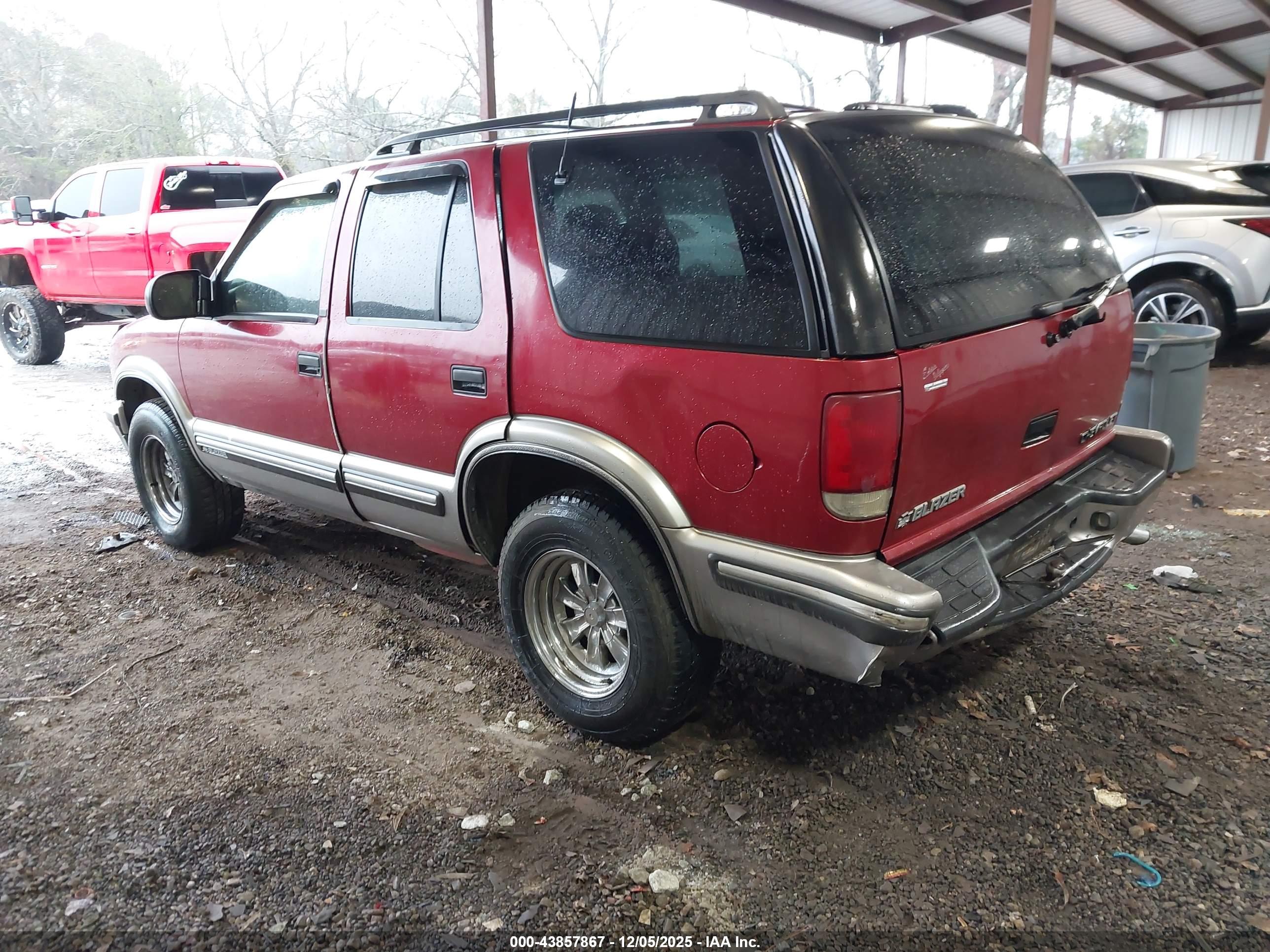 CHEVROLET BLAZER image 3