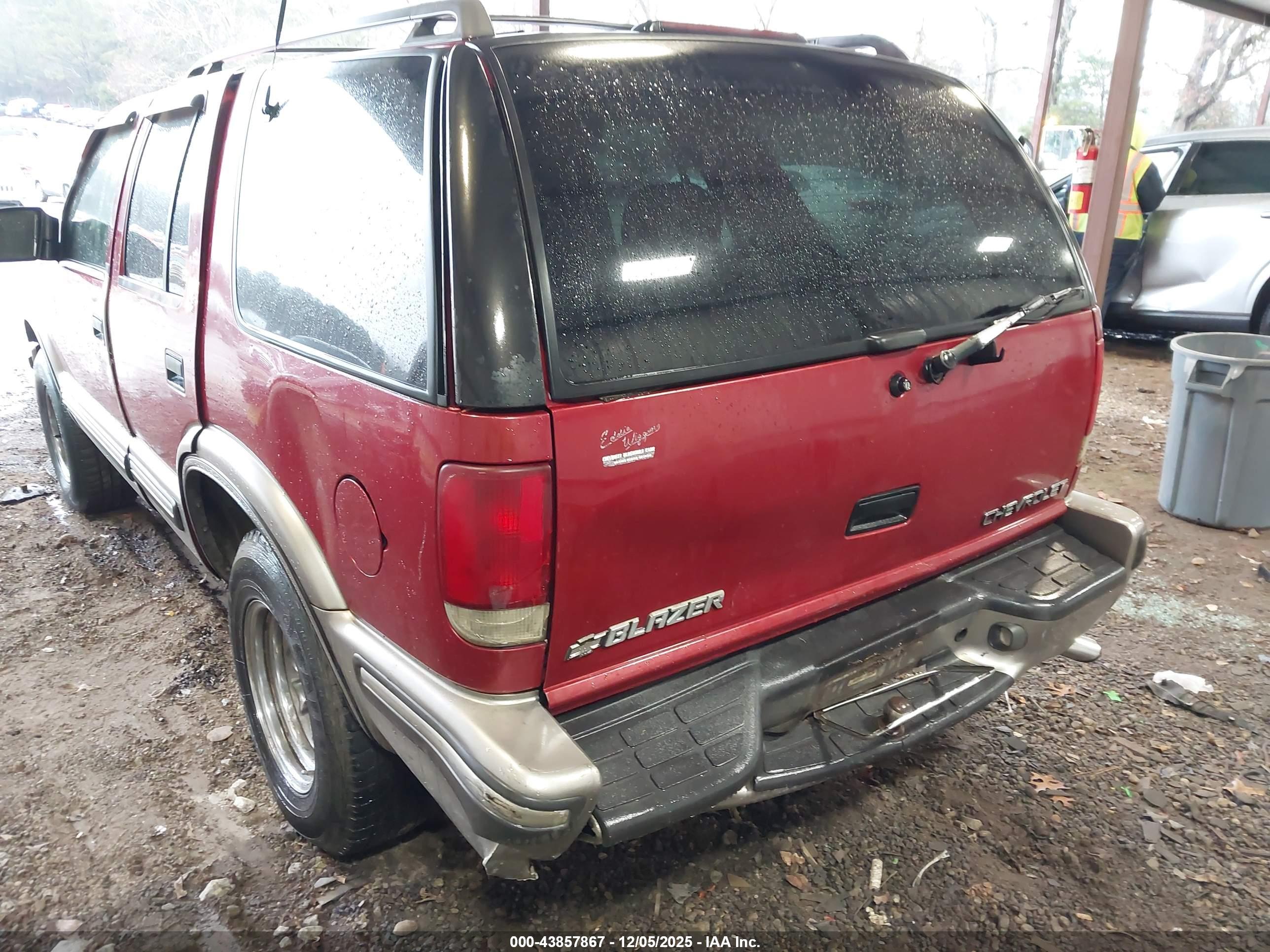 CHEVROLET BLAZER image 6