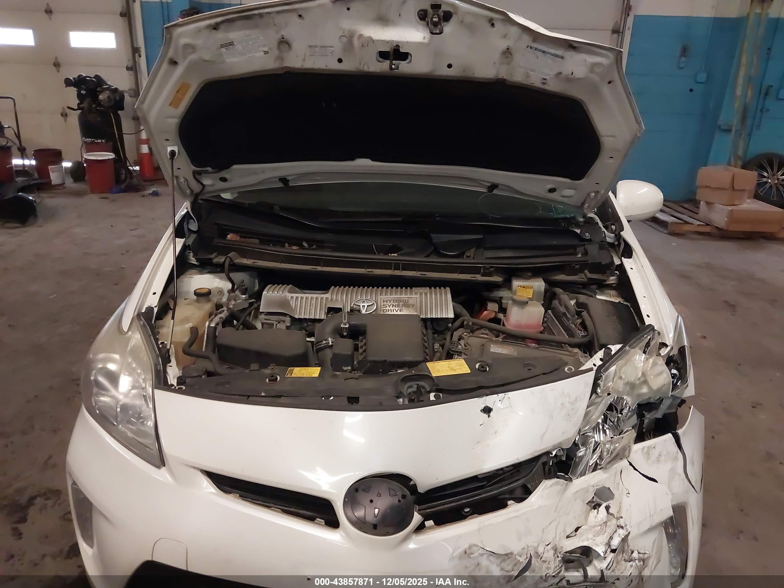 TOYOTA PRIUS image 10