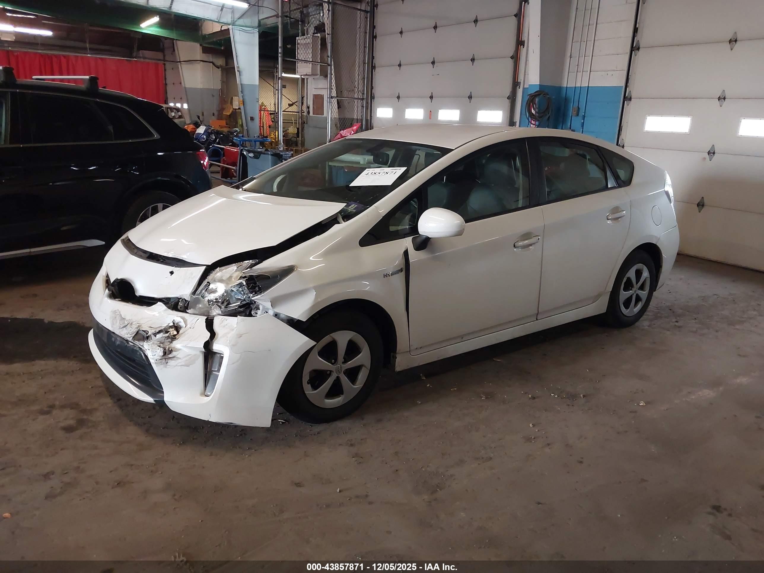 TOYOTA PRIUS image 2