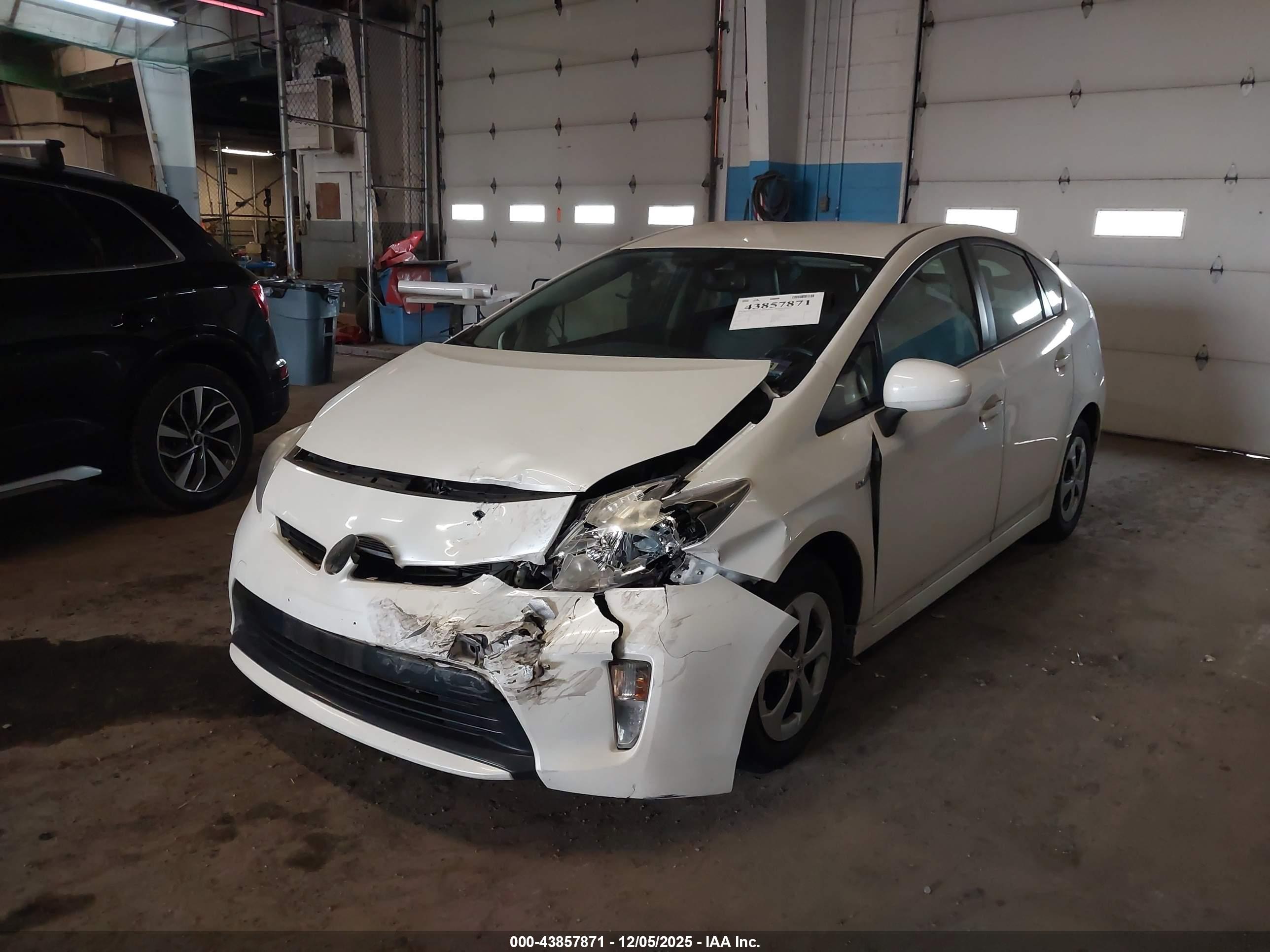 TOYOTA PRIUS image 6
