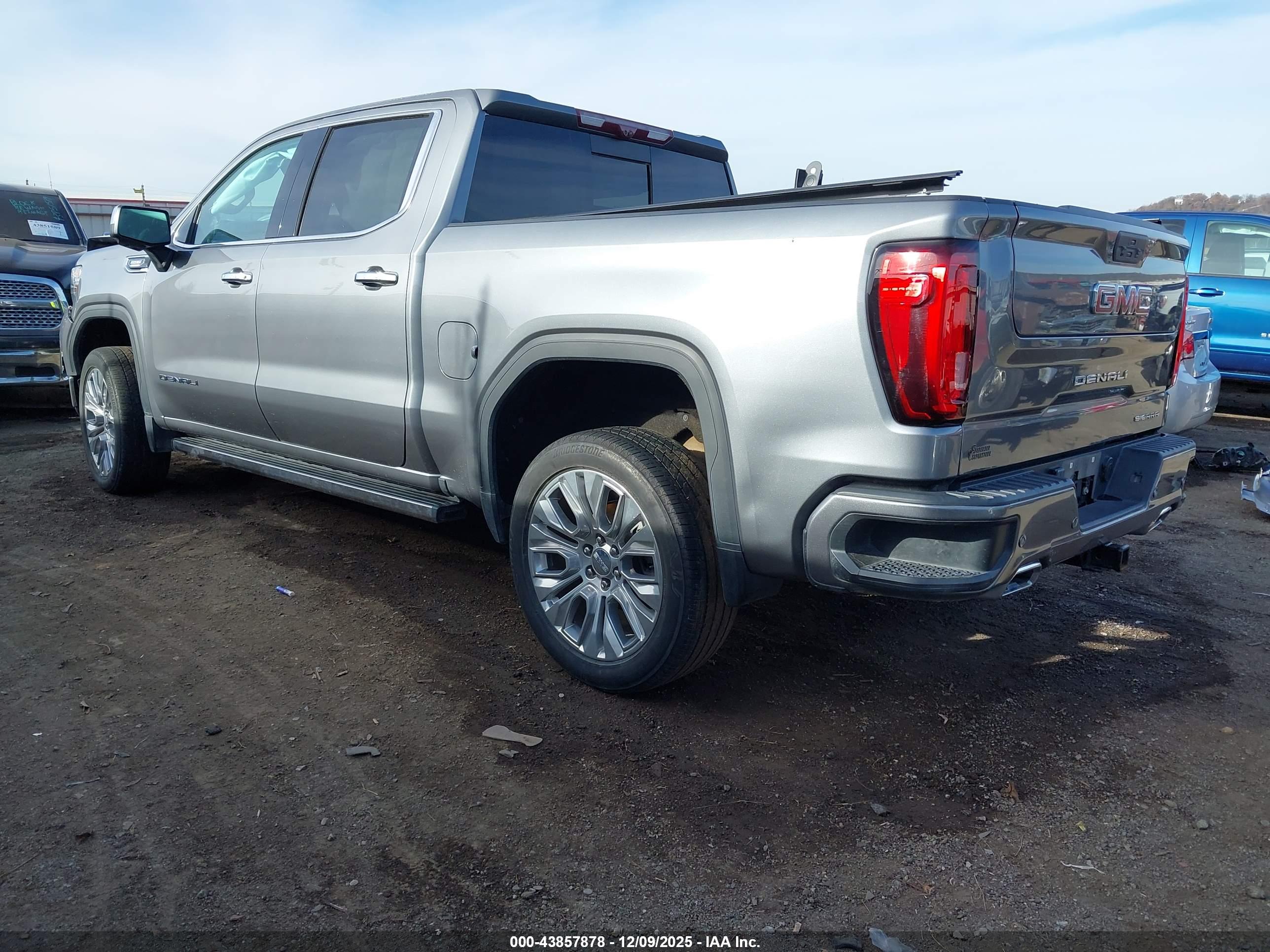 GMC SIERRA image 3