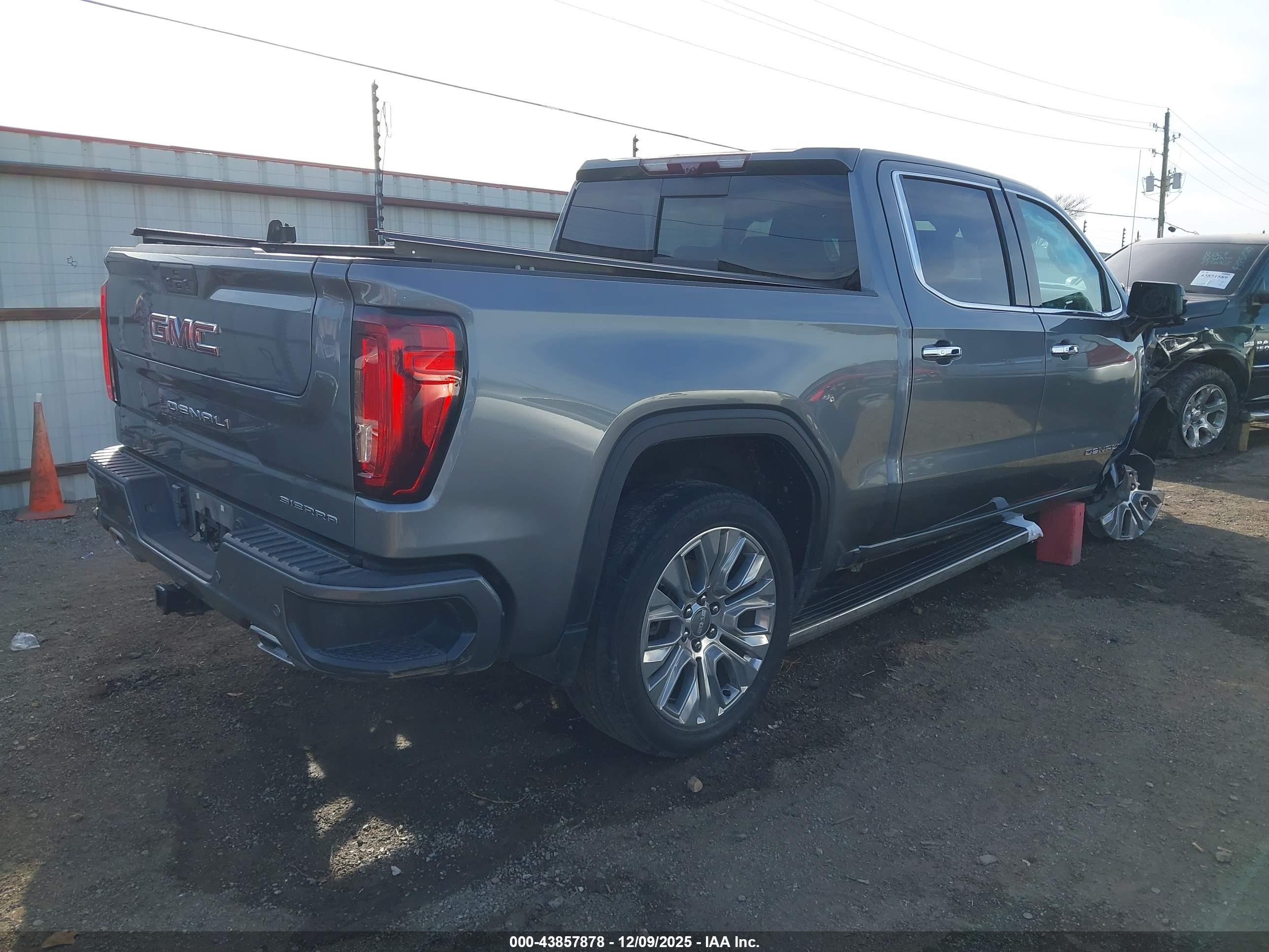 GMC SIERRA image 4