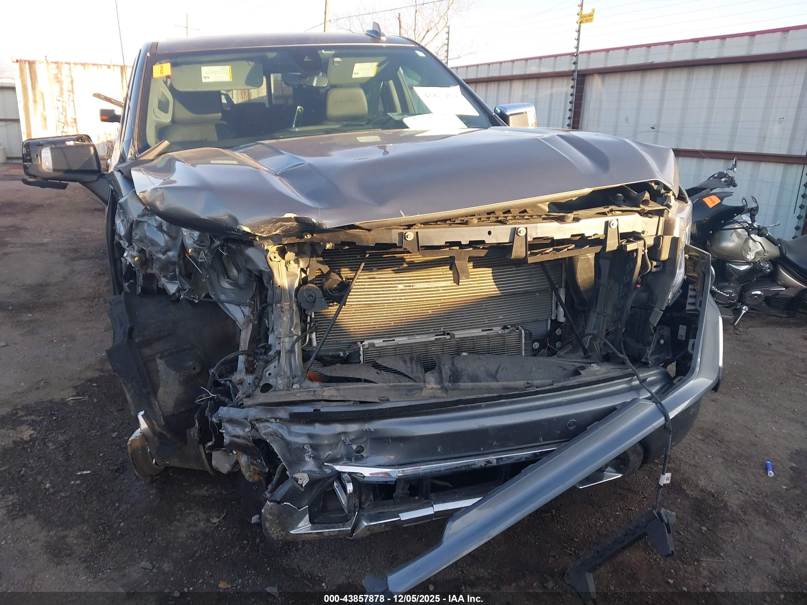 GMC SIERRA image 6