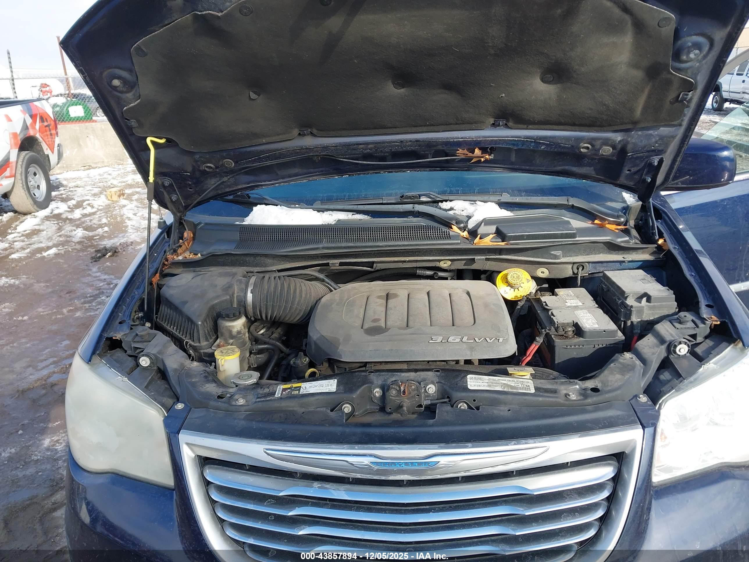CHRYSLER TOWN image 10