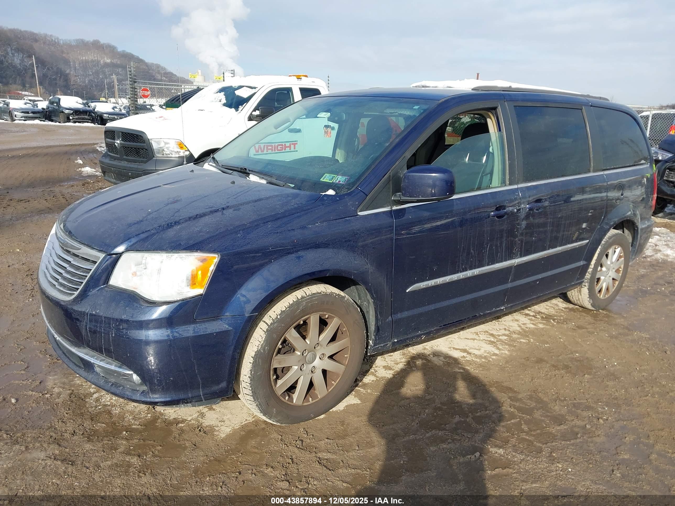 CHRYSLER TOWN image 2
