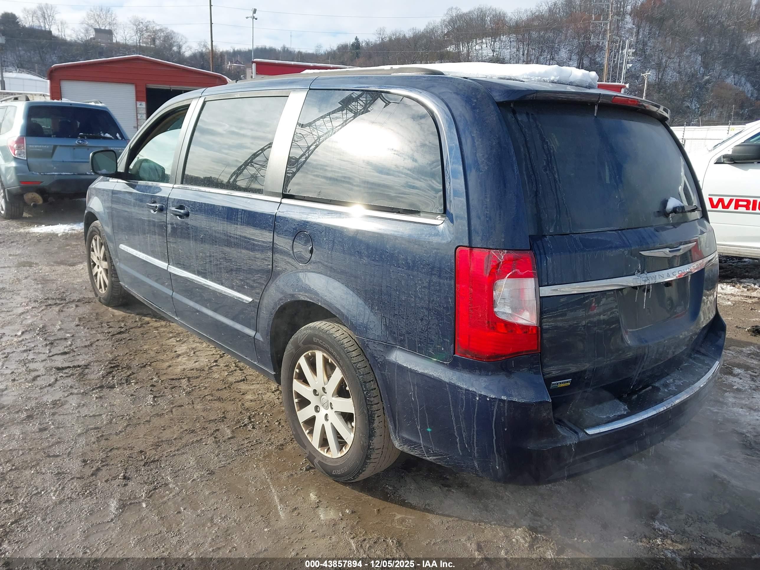 CHRYSLER TOWN image 3