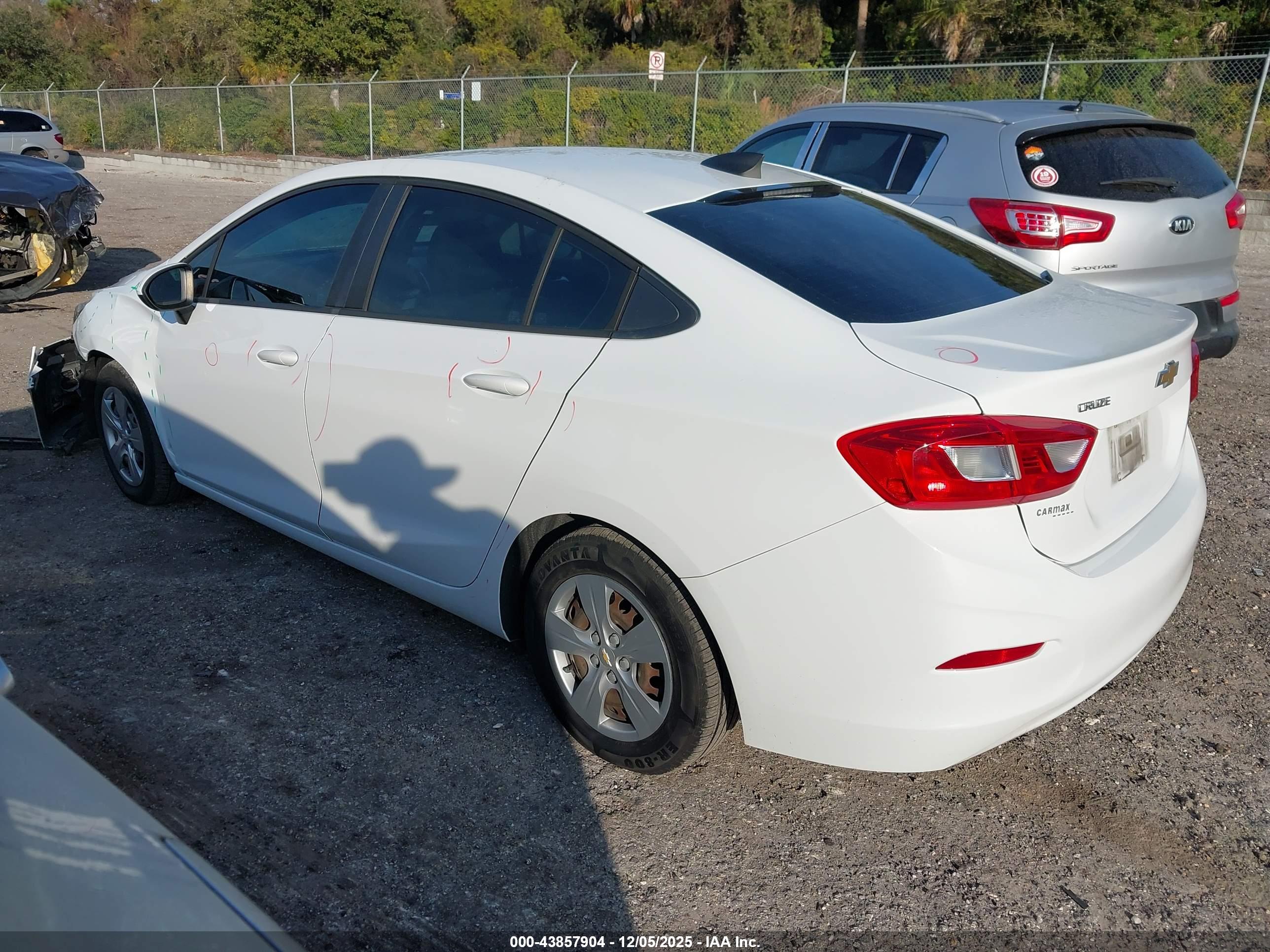 CHEVROLET CRUZE image 3