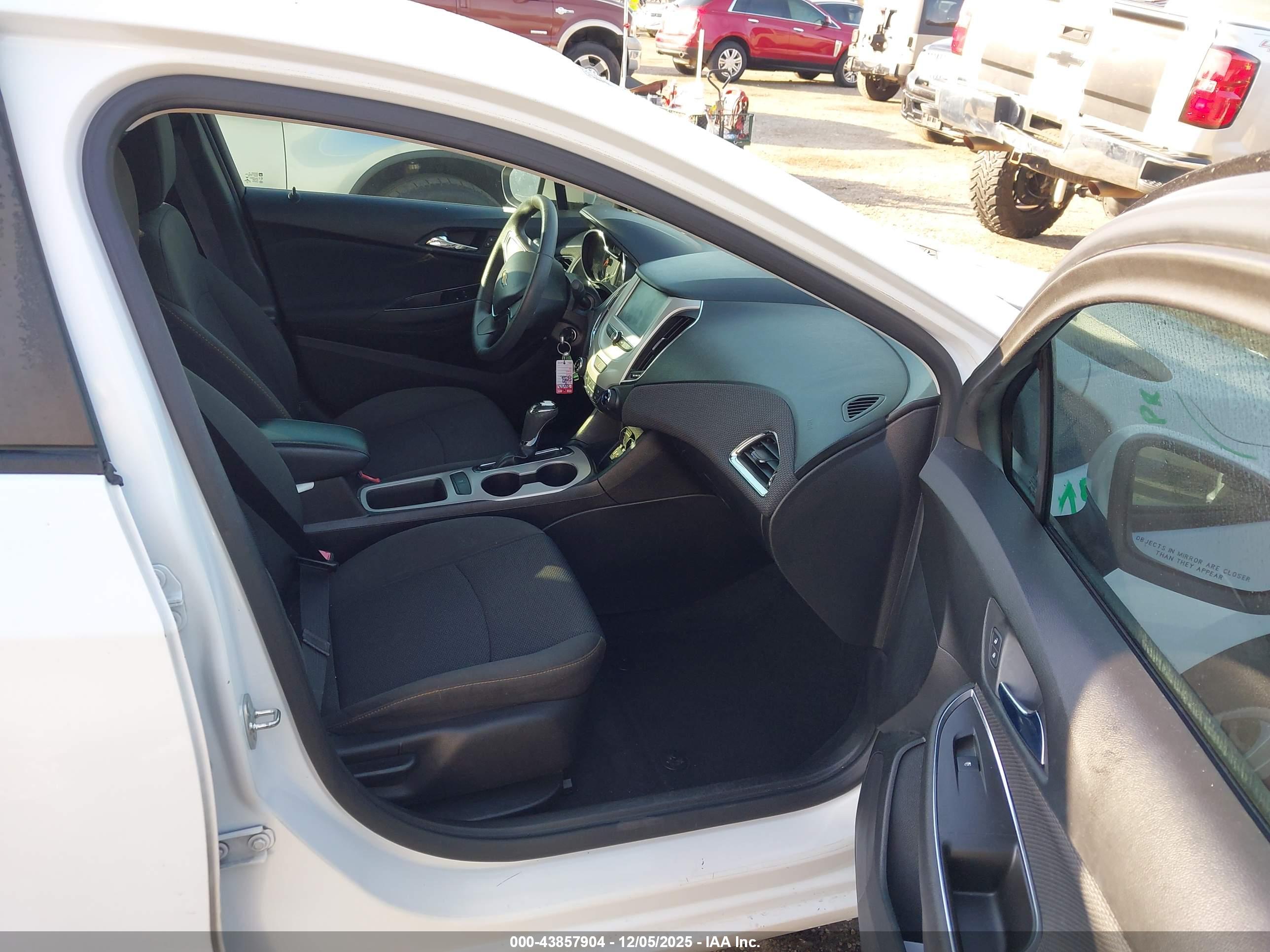 CHEVROLET CRUZE image 5