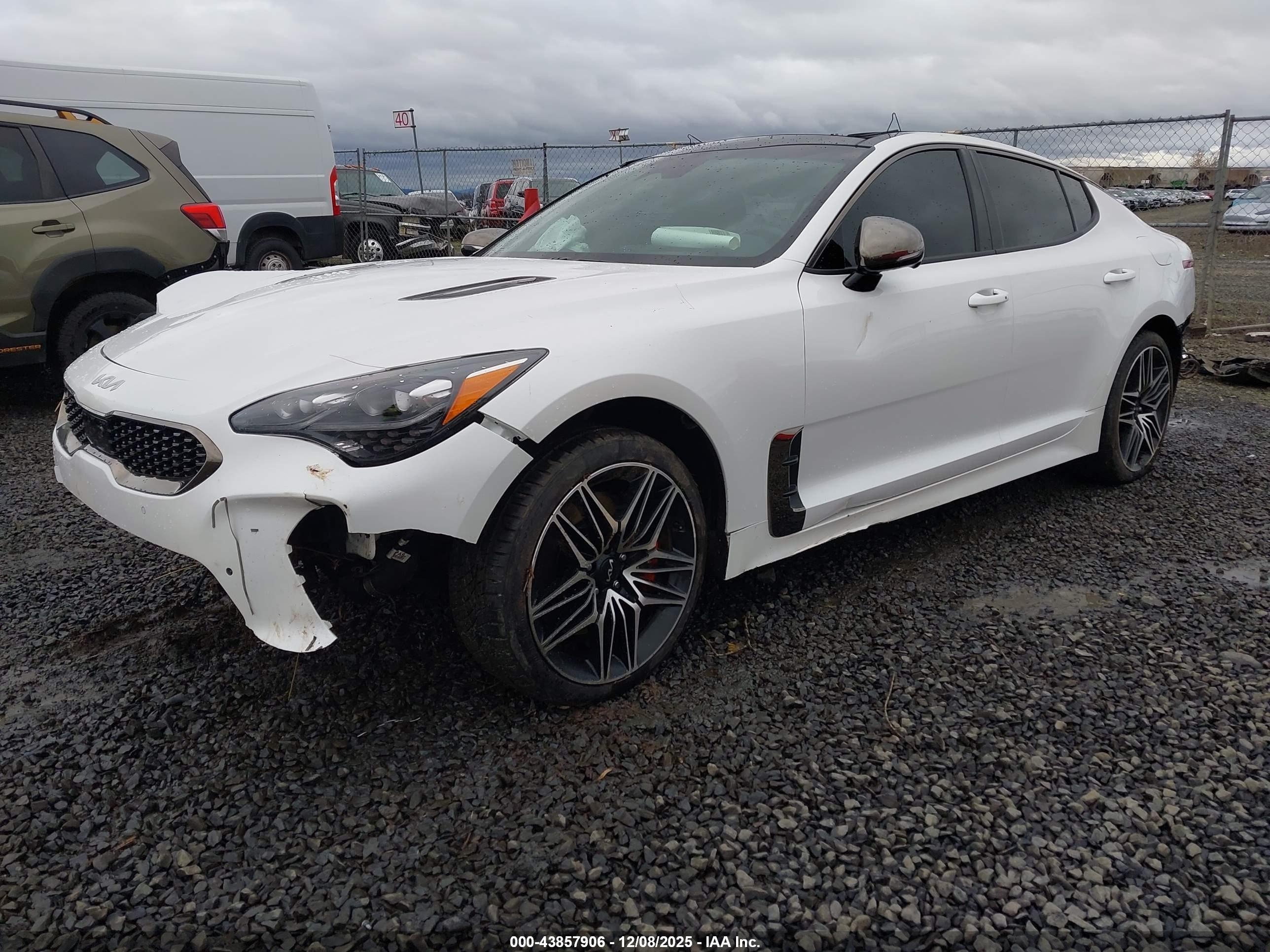 KIA STINGER image 2