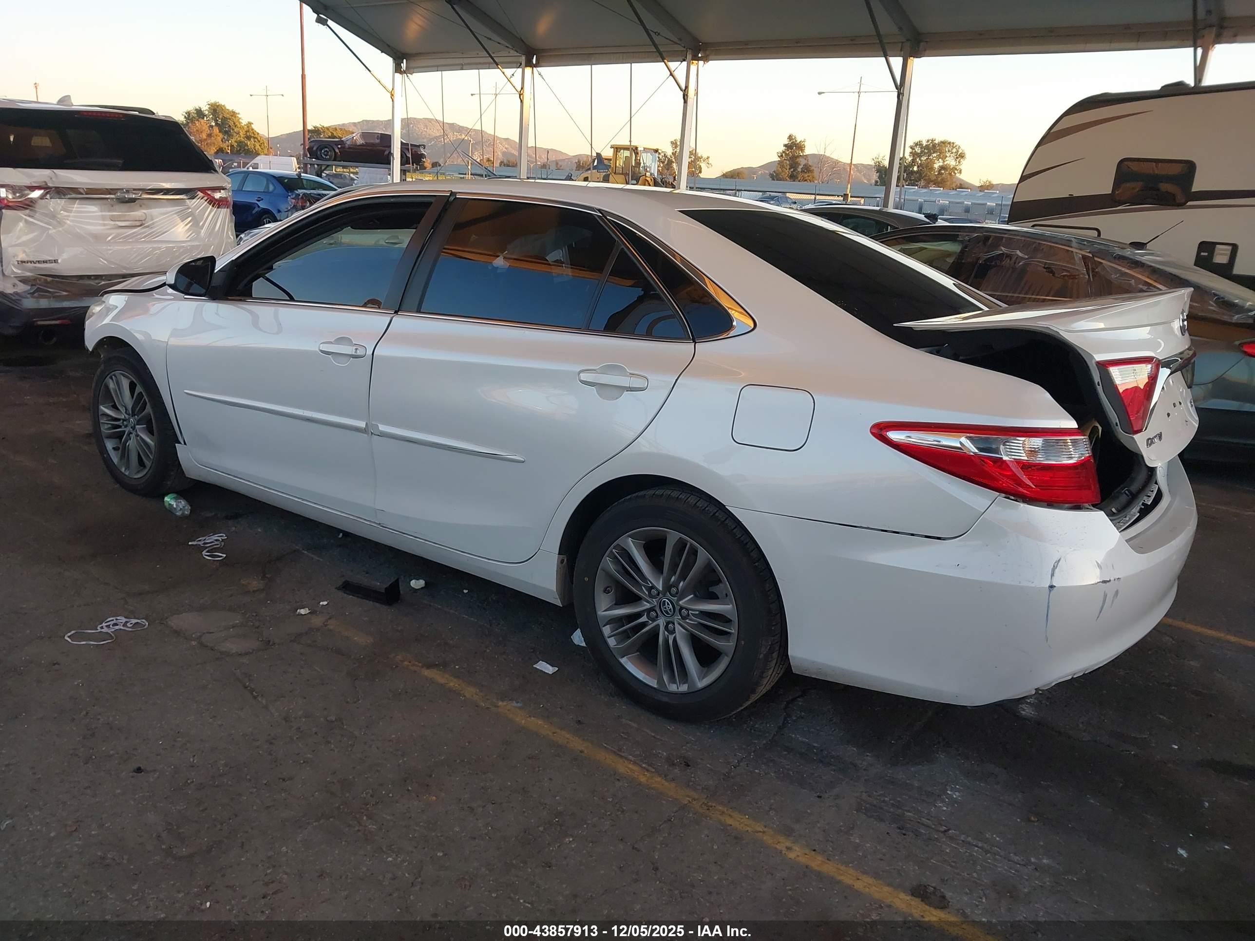TOYOTA CAMRY image 3