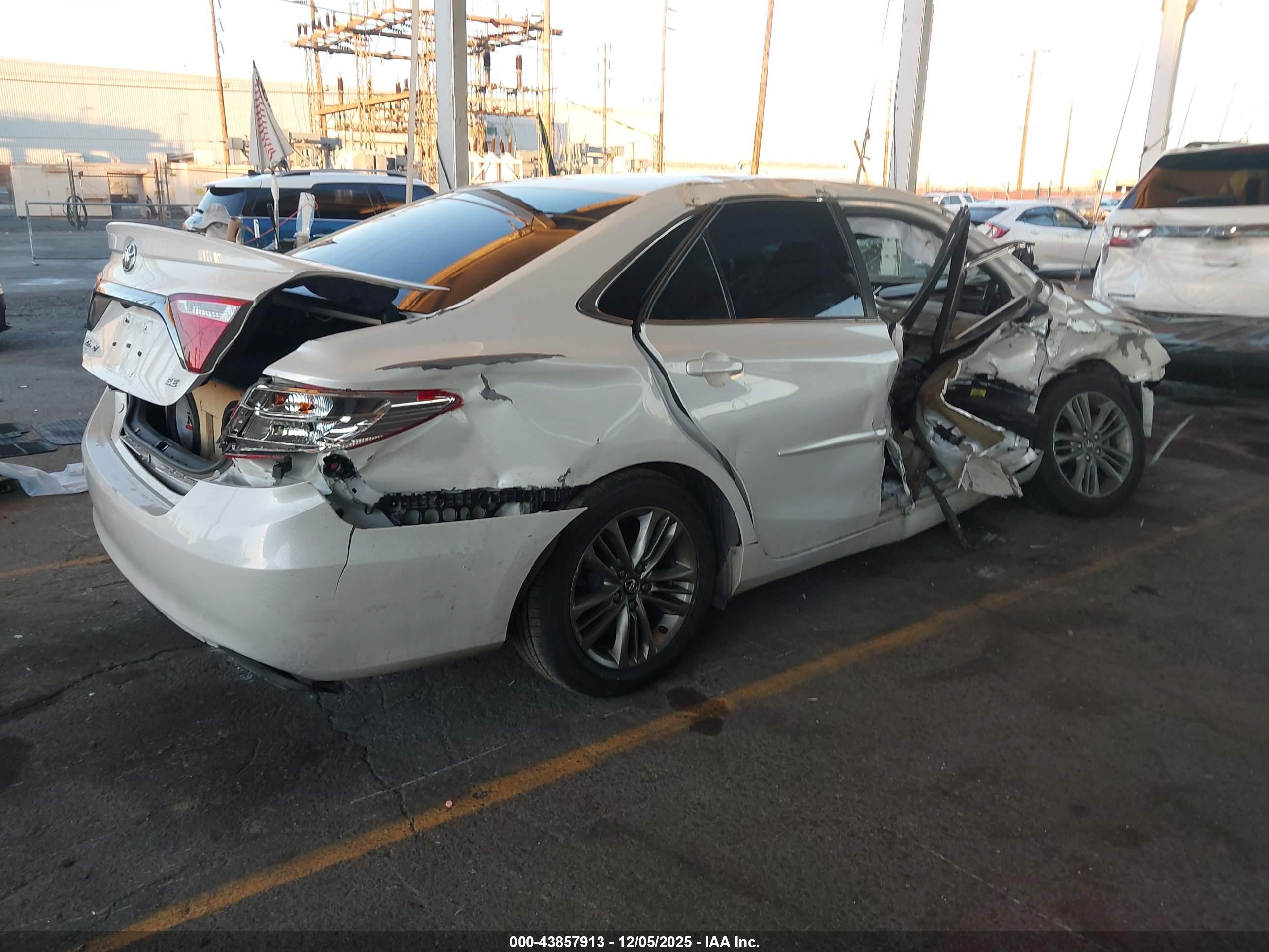 TOYOTA CAMRY image 4