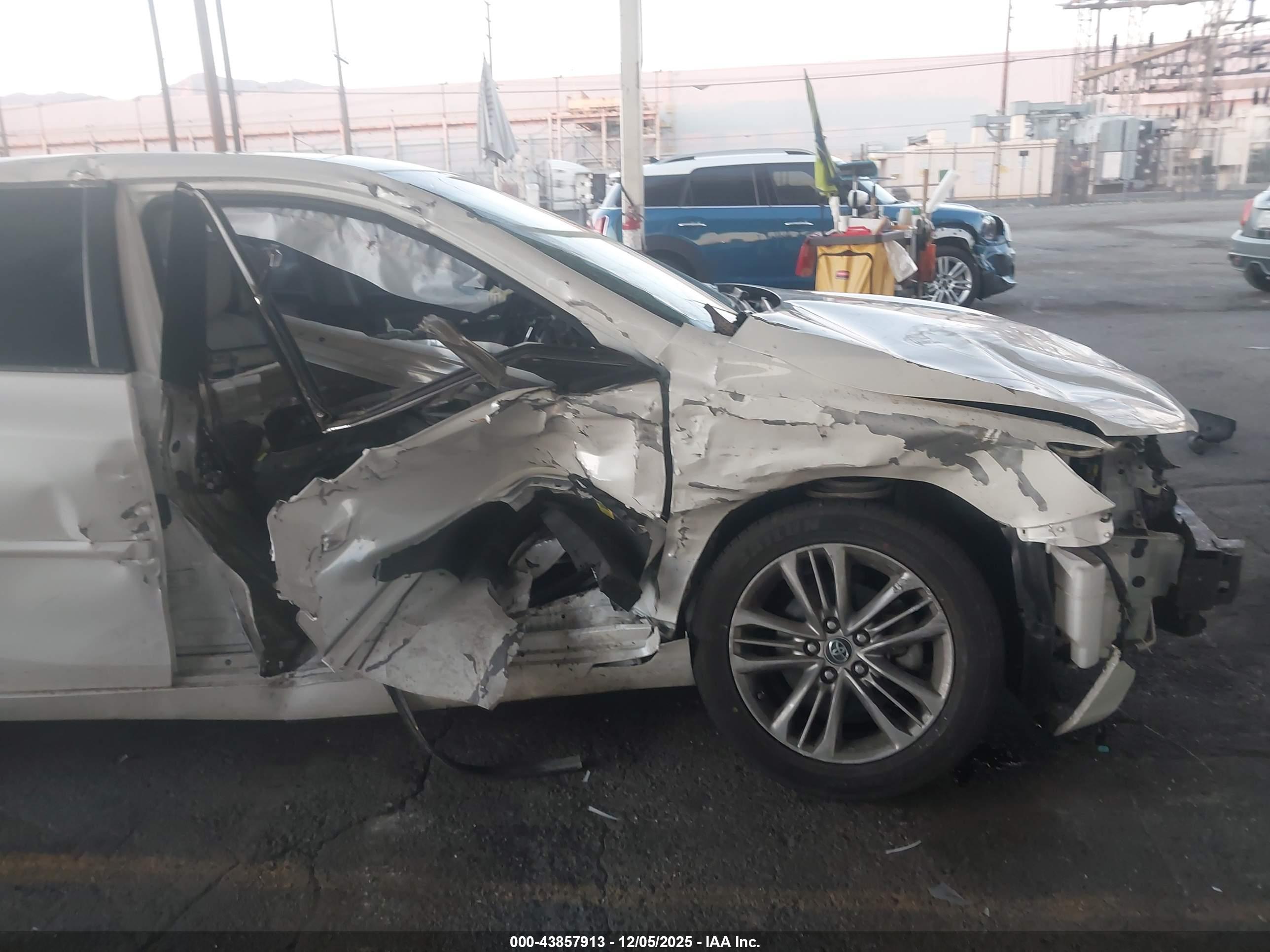 TOYOTA CAMRY image 6