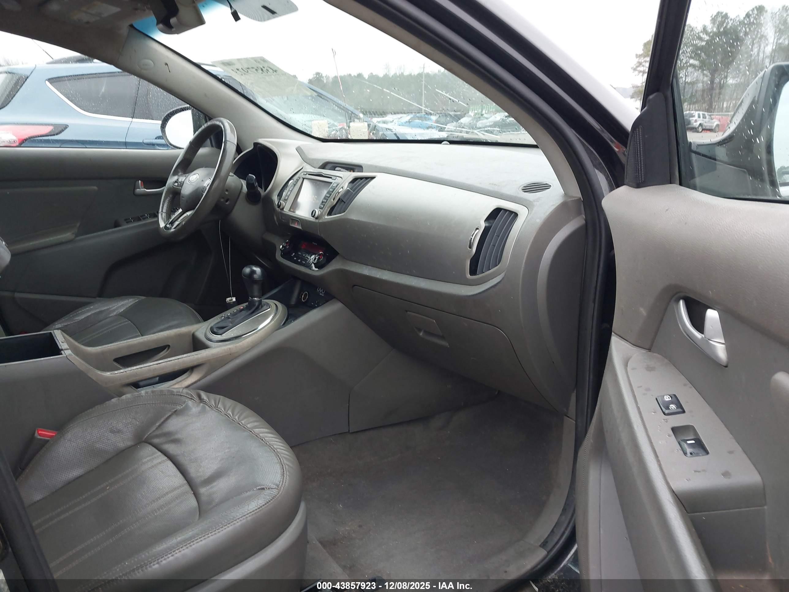 KIA SPORTAGE image 5