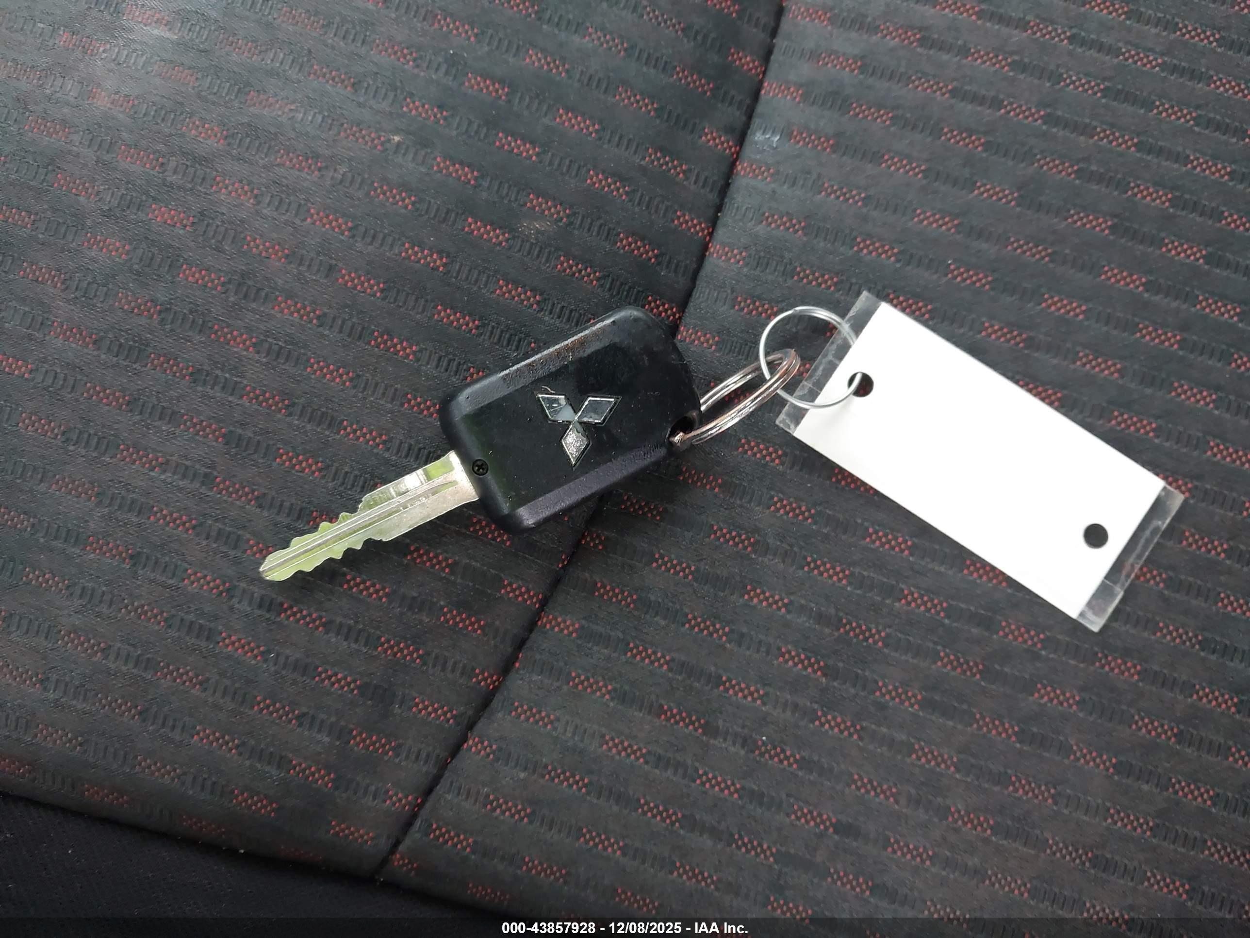 MITSUBISHI OUTLANDER image 11