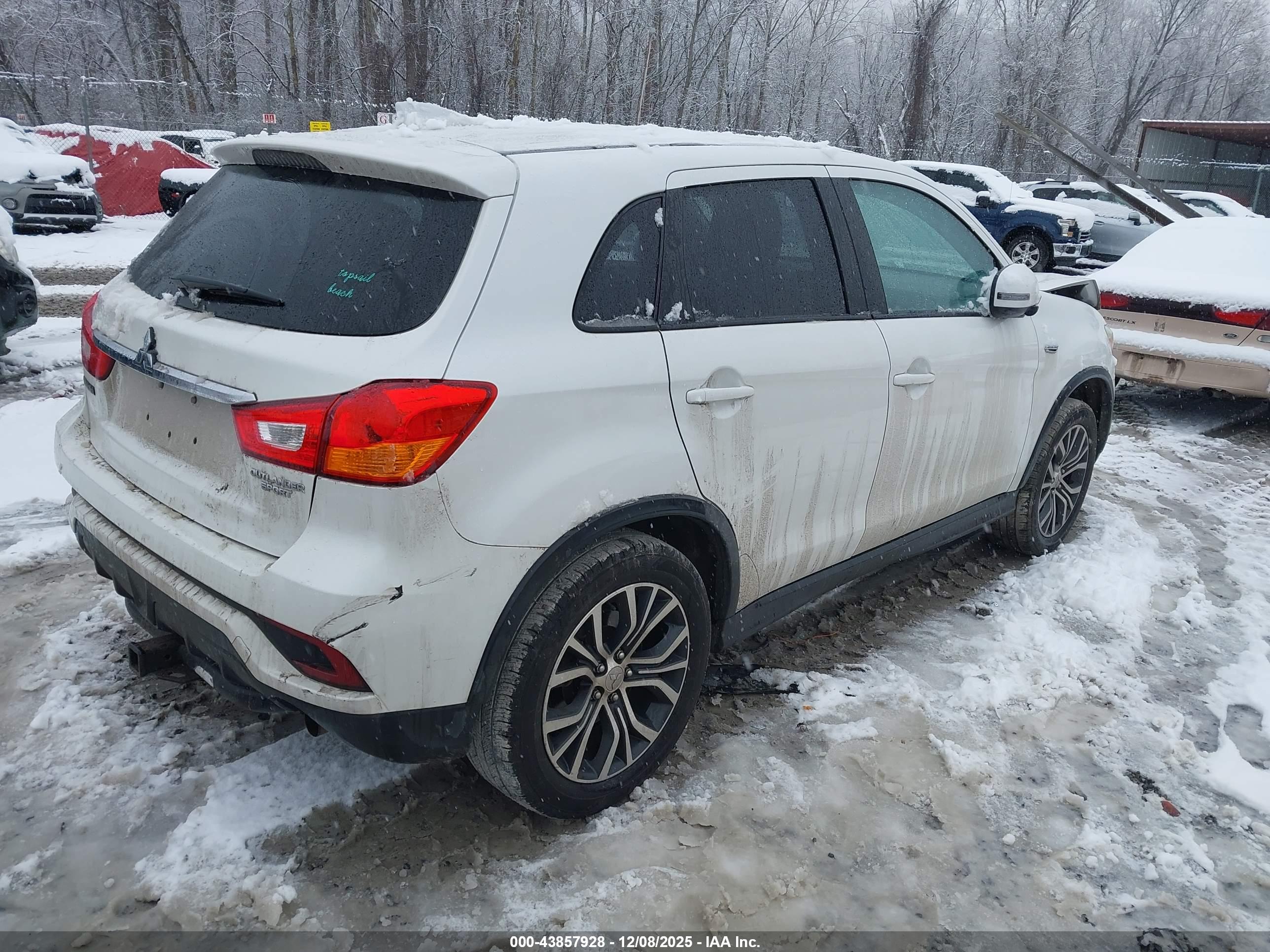 MITSUBISHI OUTLANDER image 4