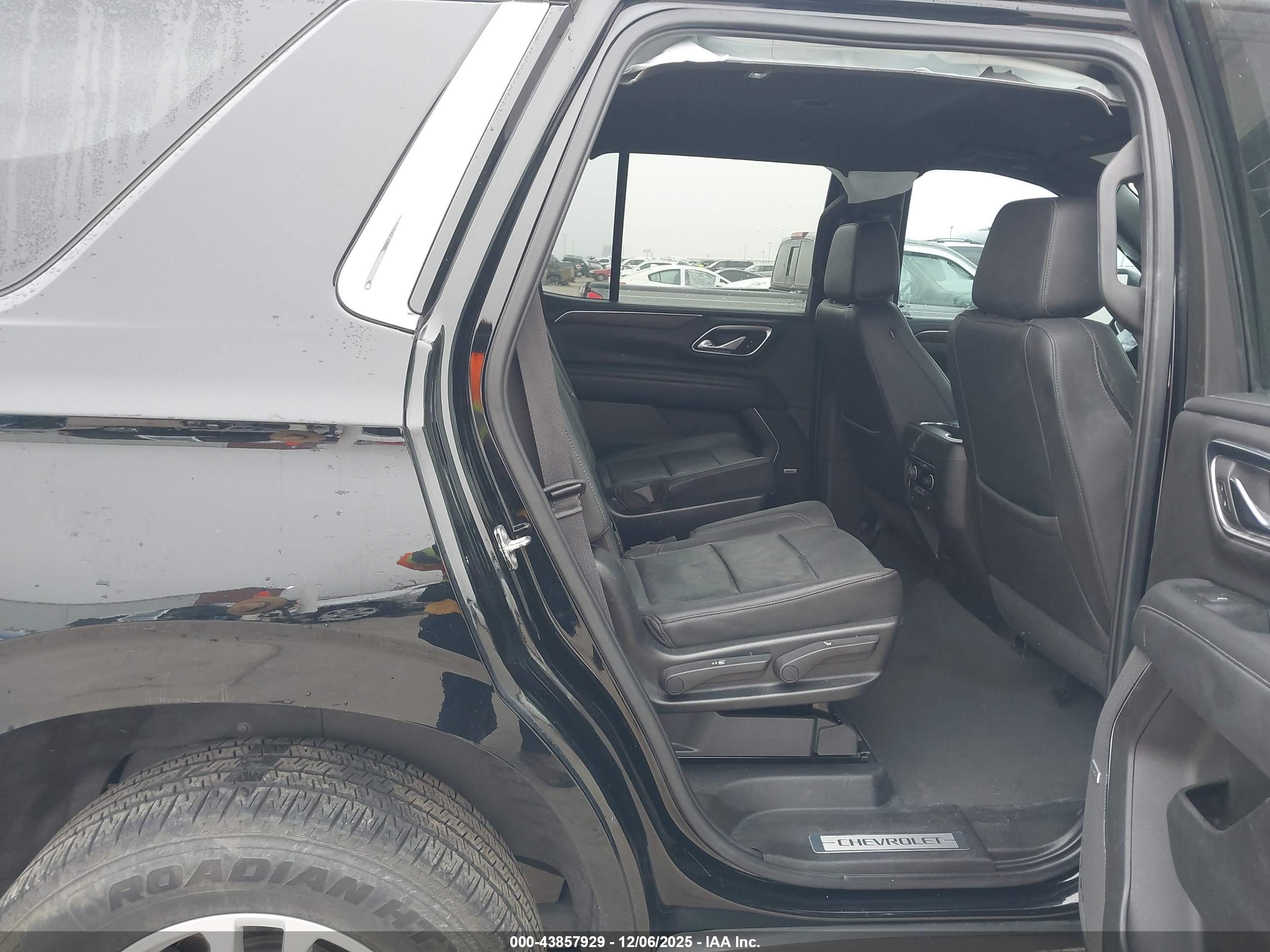CHEVROLET TAHOE image 8