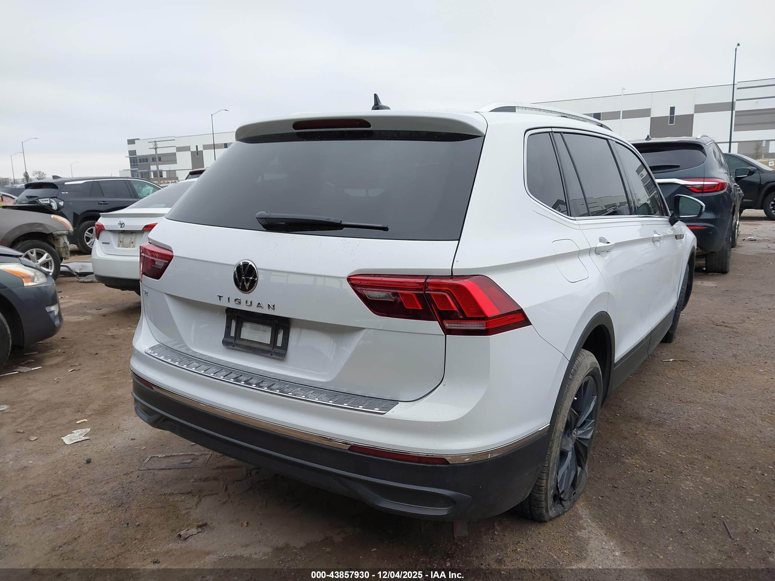 VOLKSWAGEN TIGUAN image 4