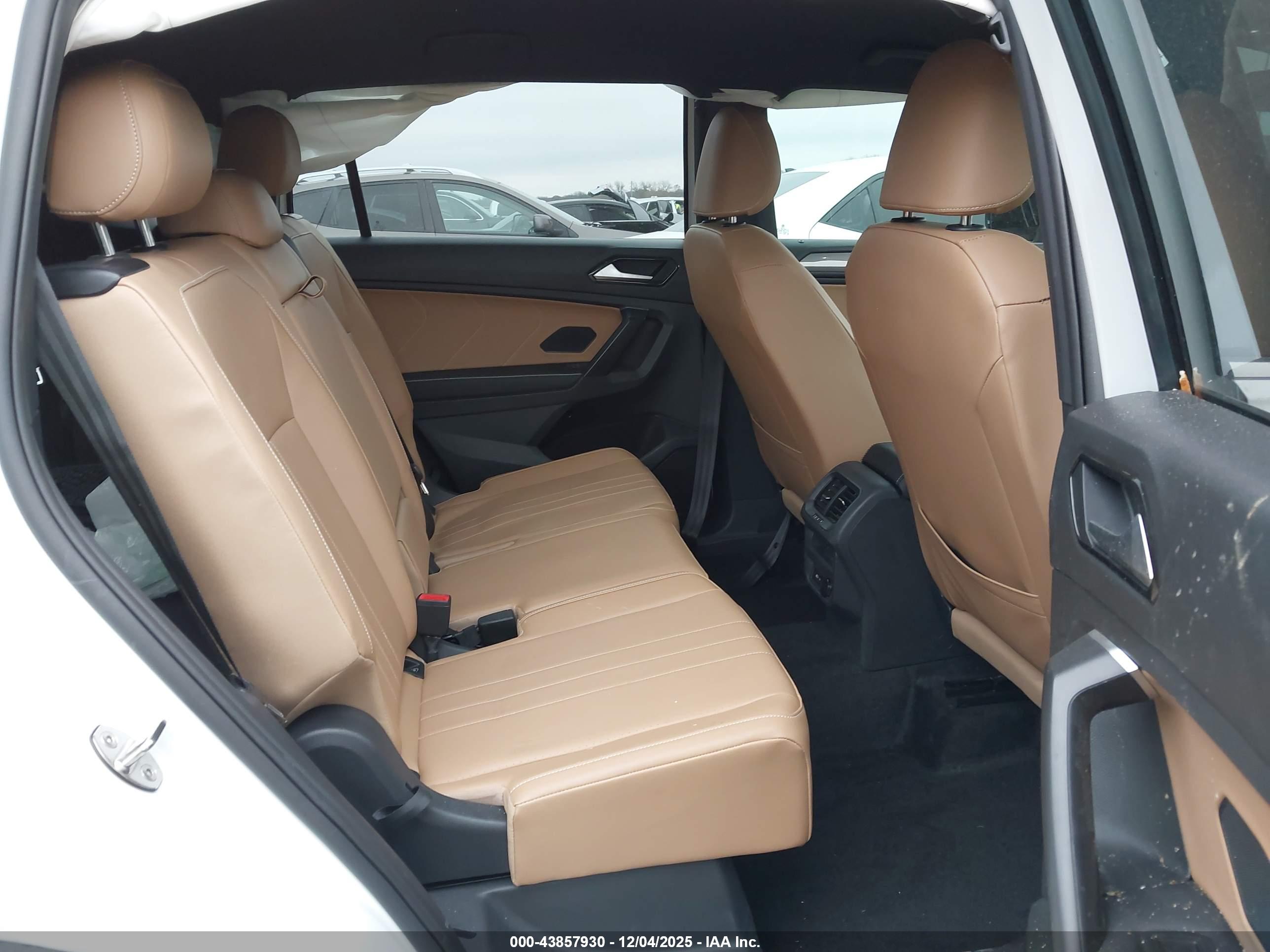 VOLKSWAGEN TIGUAN image 8