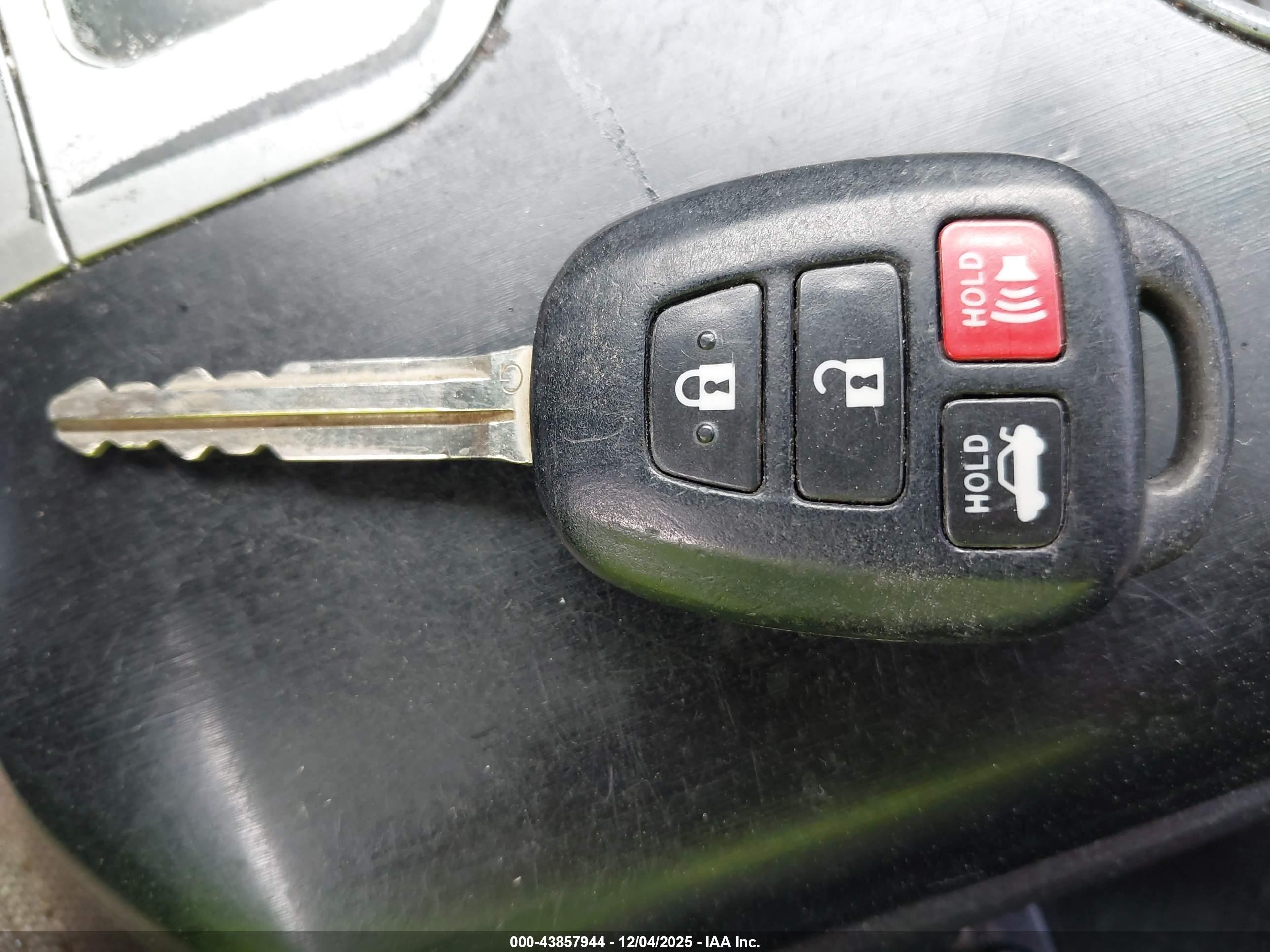 TOYOTA CAMRY image 11