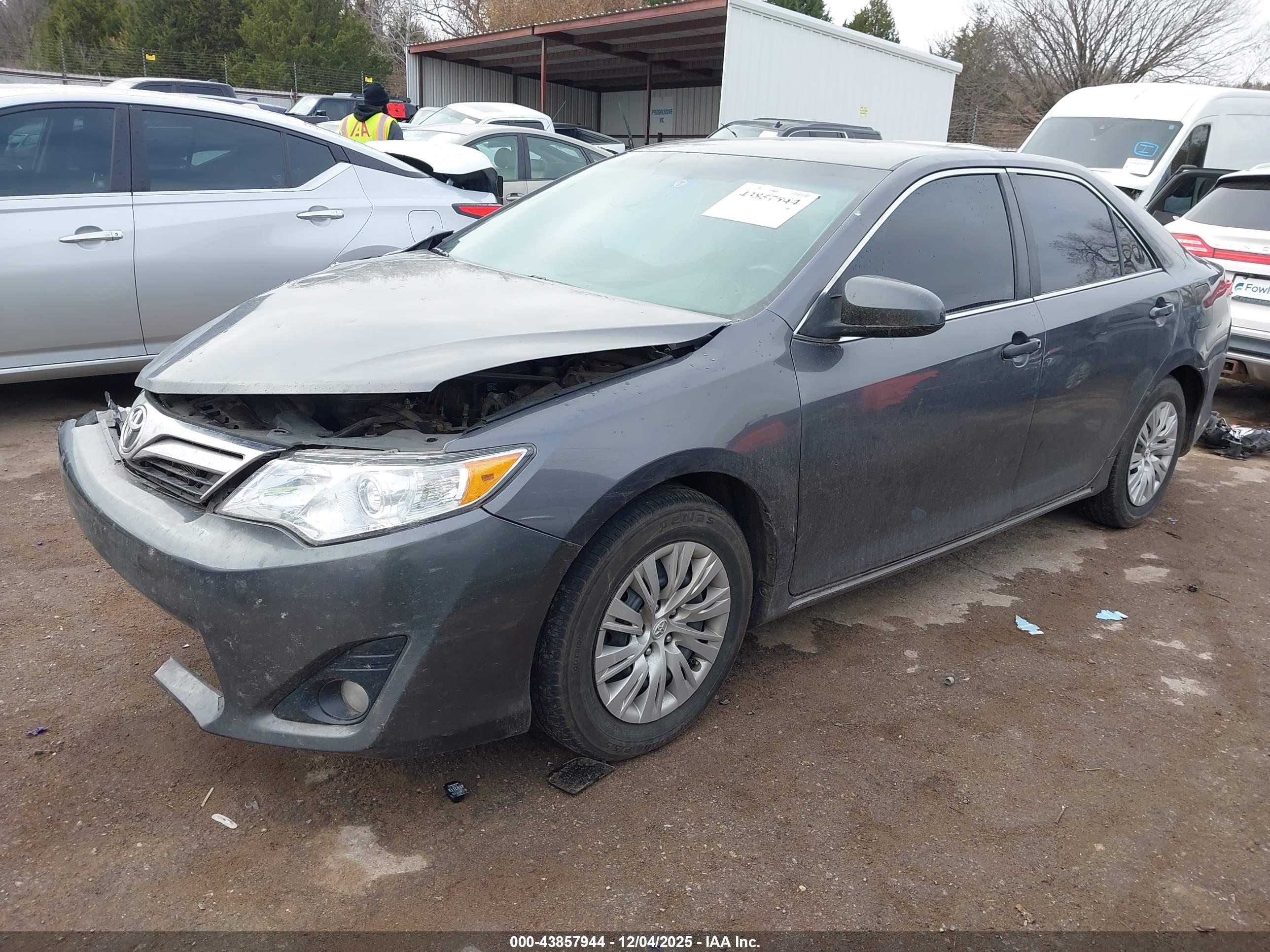 TOYOTA CAMRY image 2