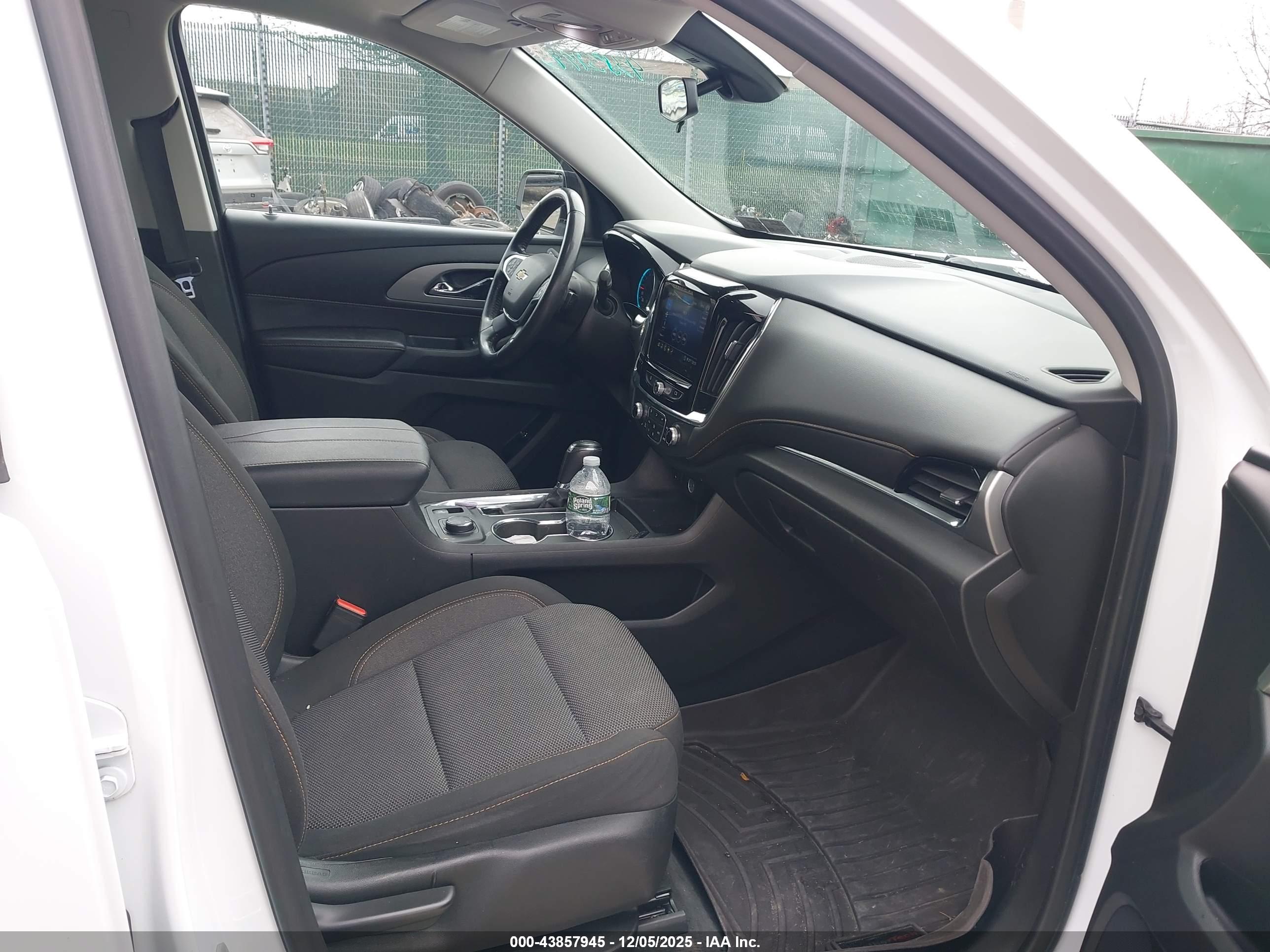CHEVROLET TRAVERSE image 5