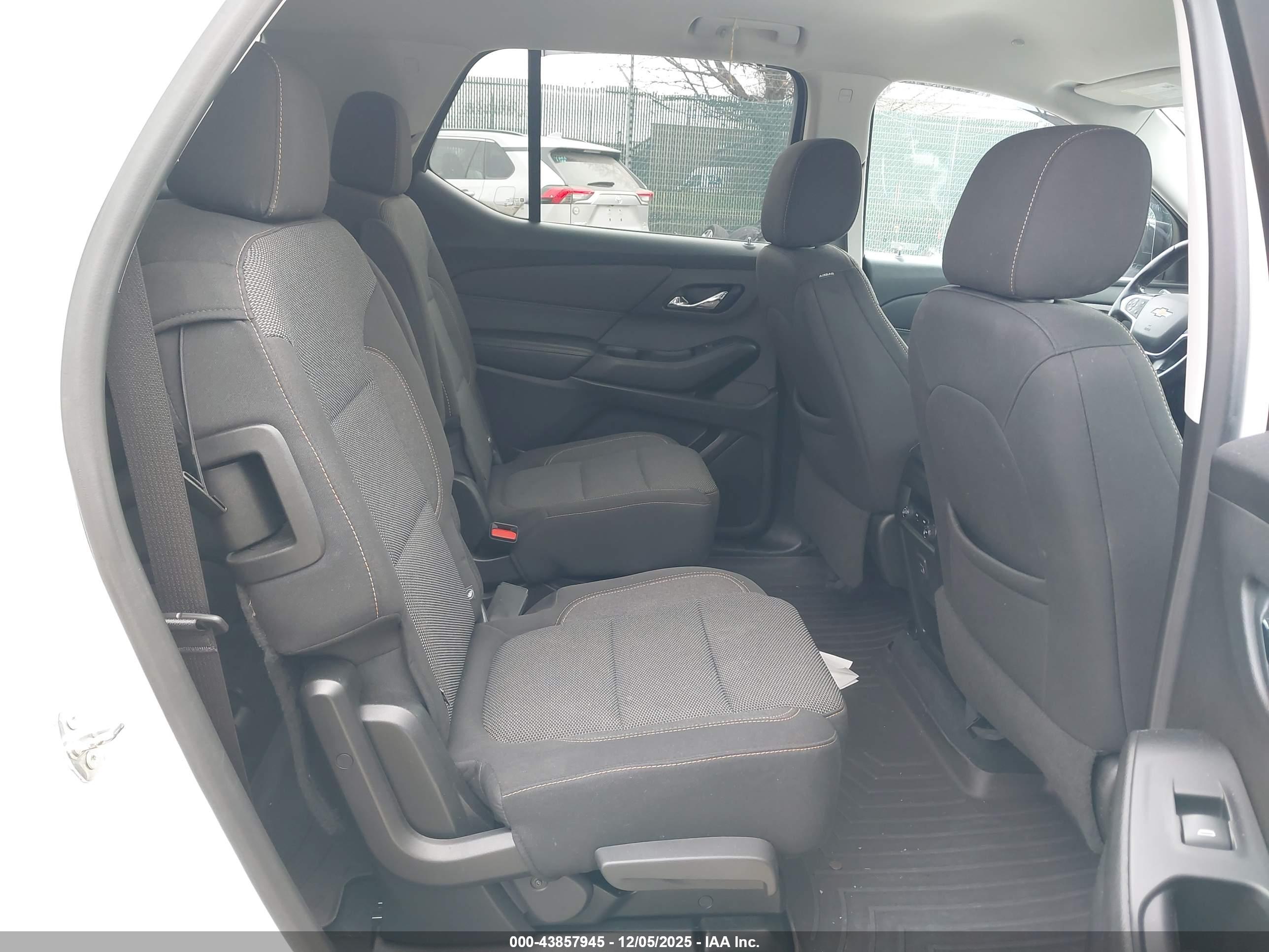 CHEVROLET TRAVERSE image 8