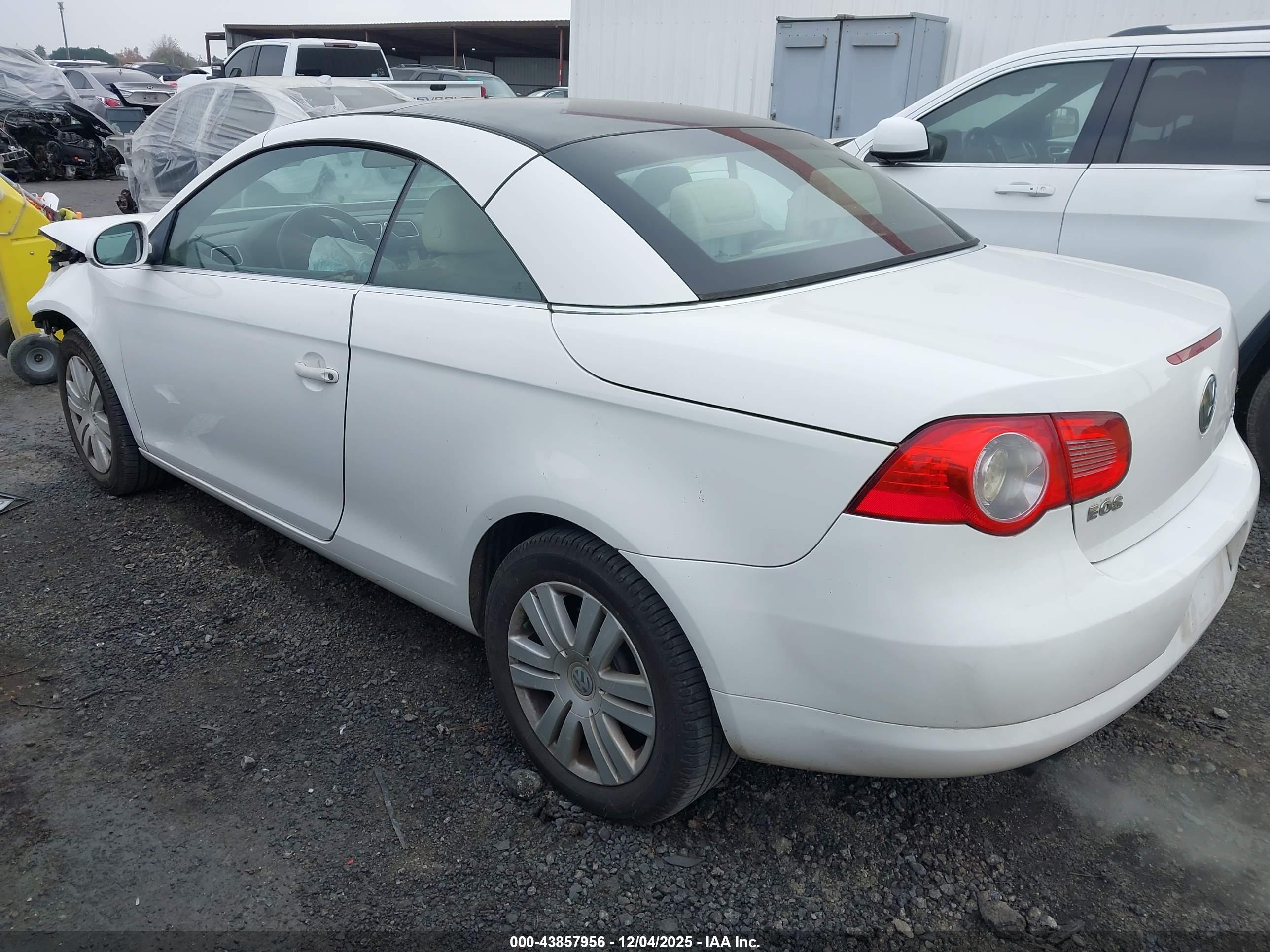 VOLKSWAGEN EOS image 3