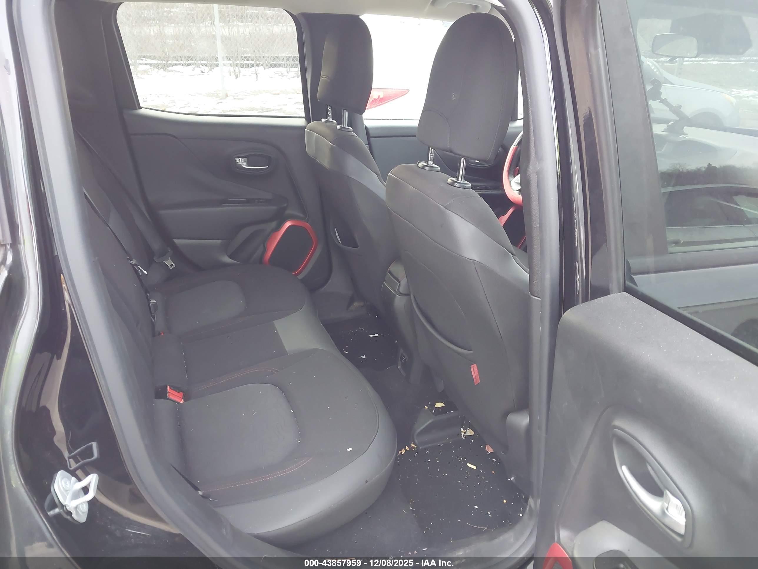 JEEP RENEGADE image 8