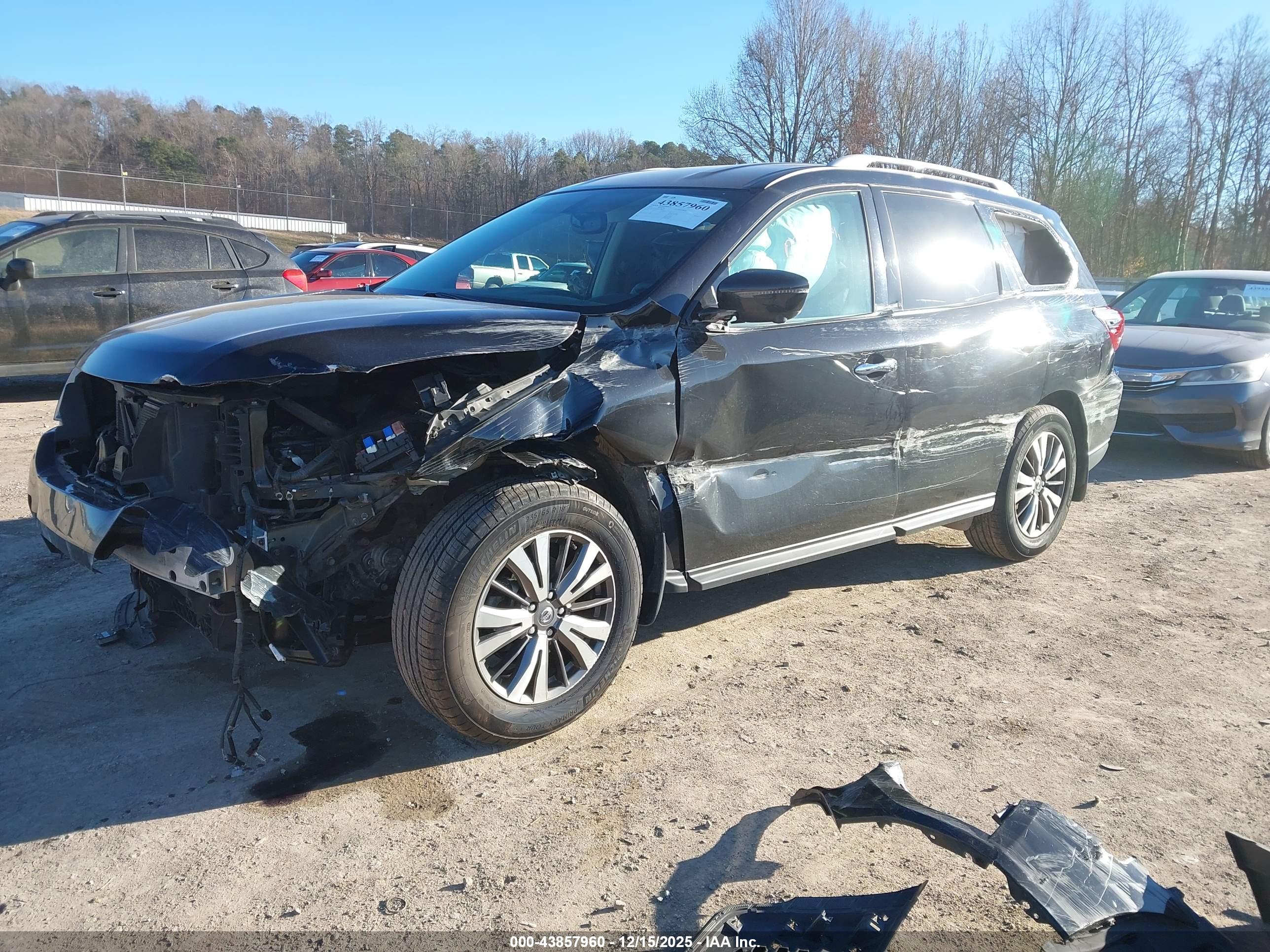 NISSAN PATHFINDER image 2