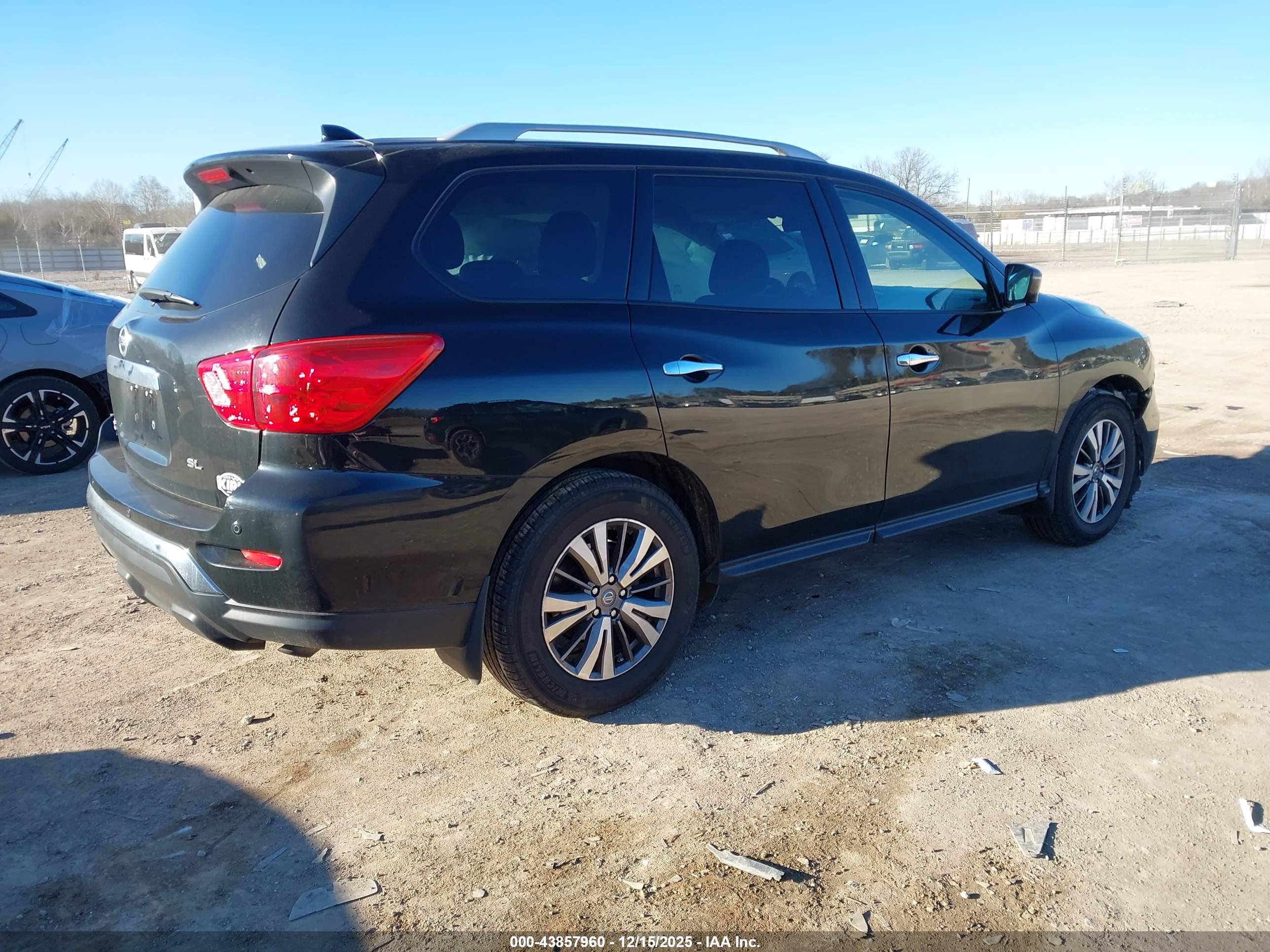 NISSAN PATHFINDER image 4
