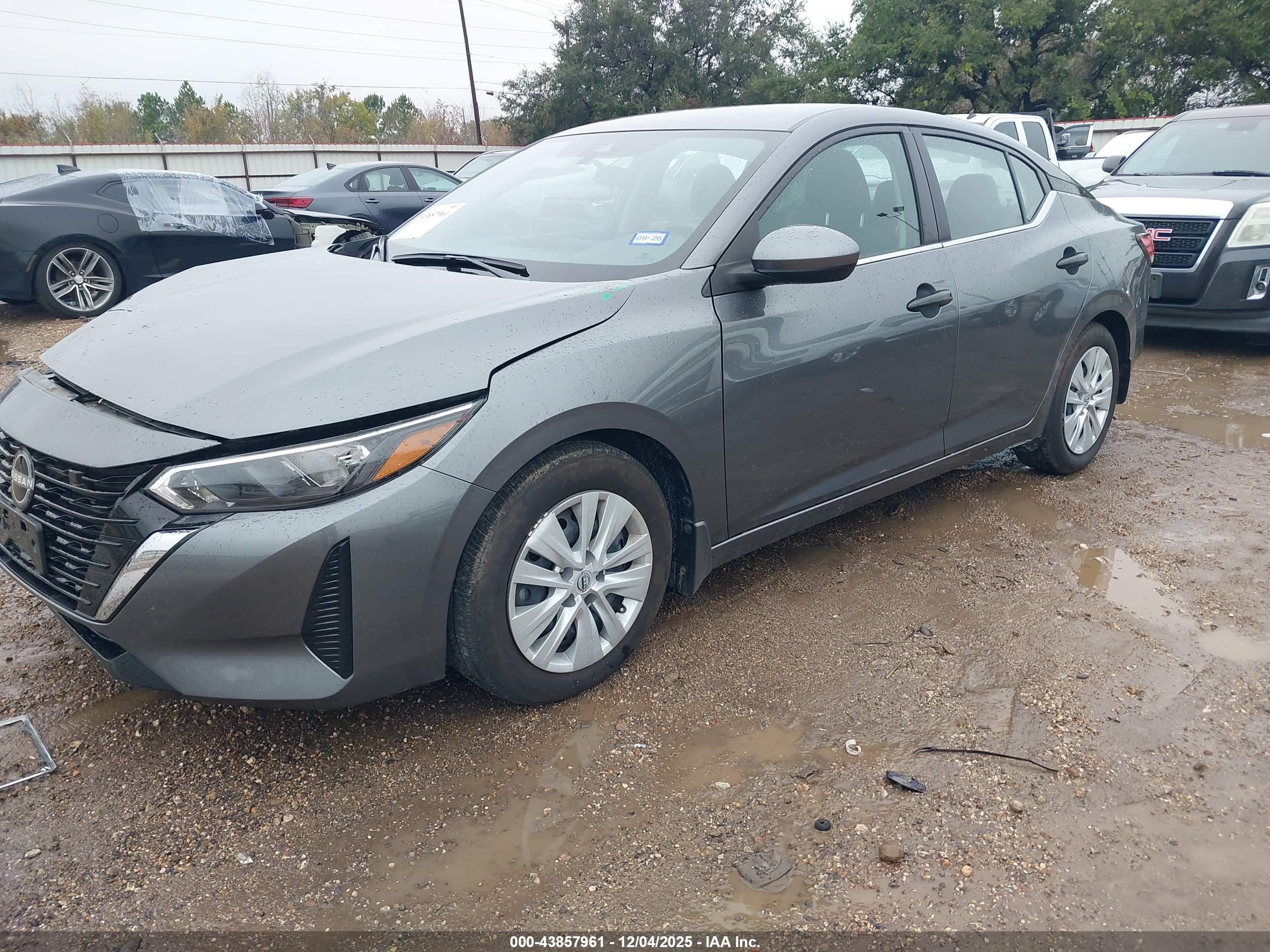 NISSAN SENTRA image 2