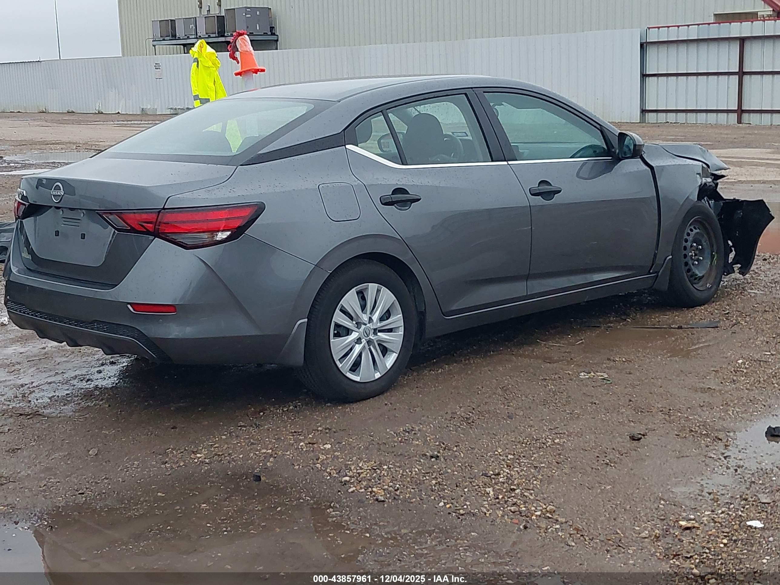 NISSAN SENTRA image 4