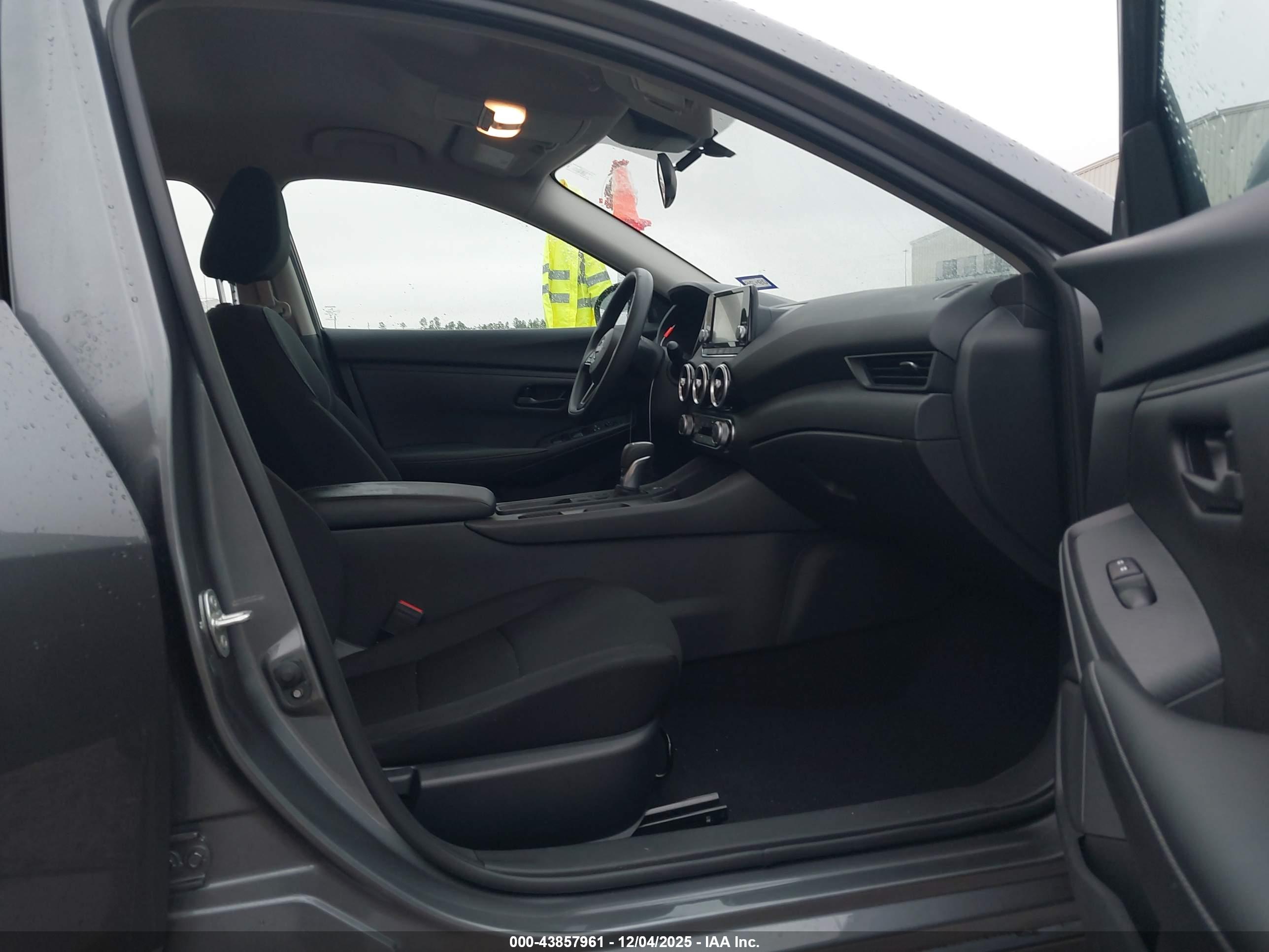 NISSAN SENTRA image 5