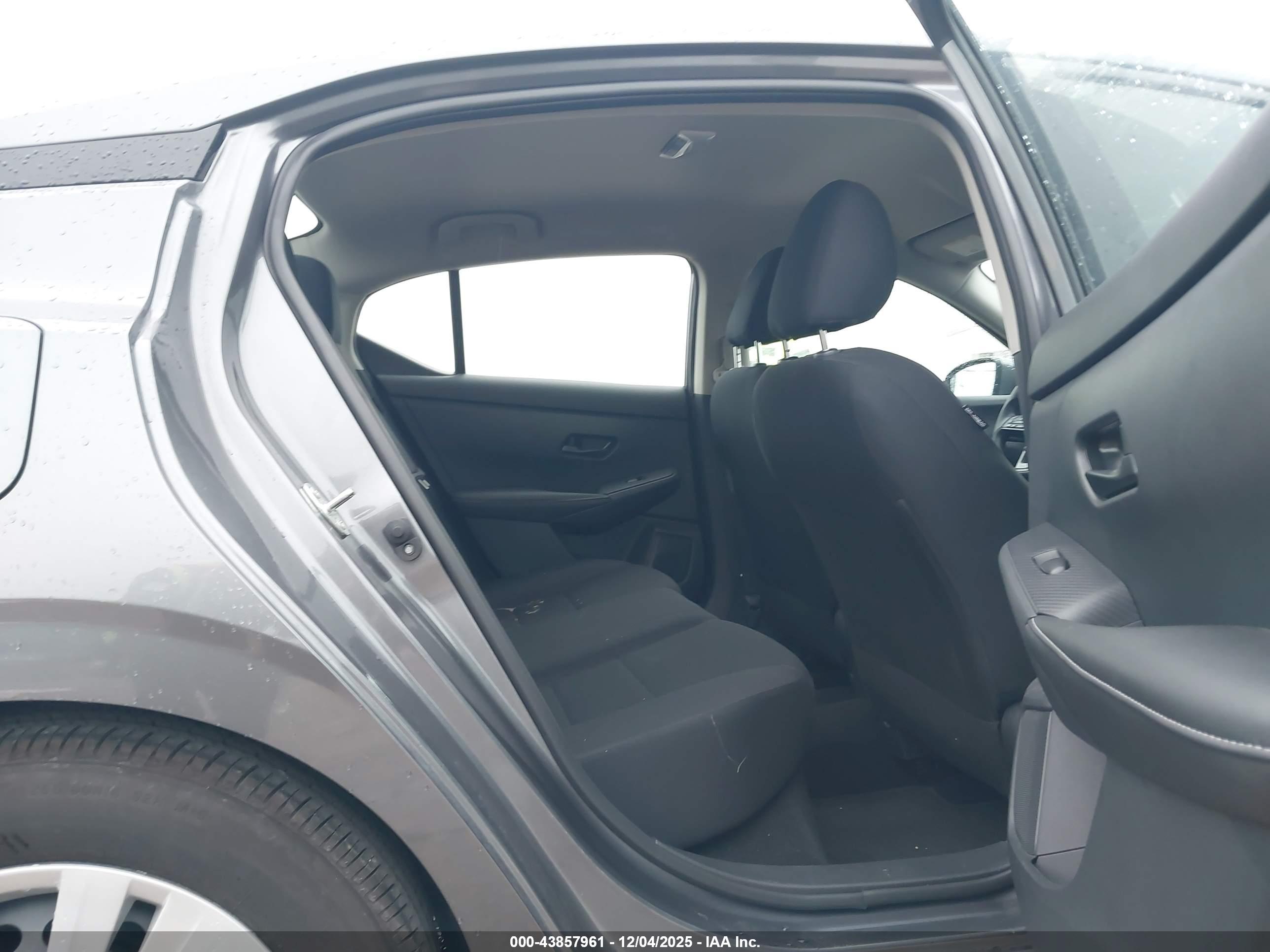 NISSAN SENTRA image 8