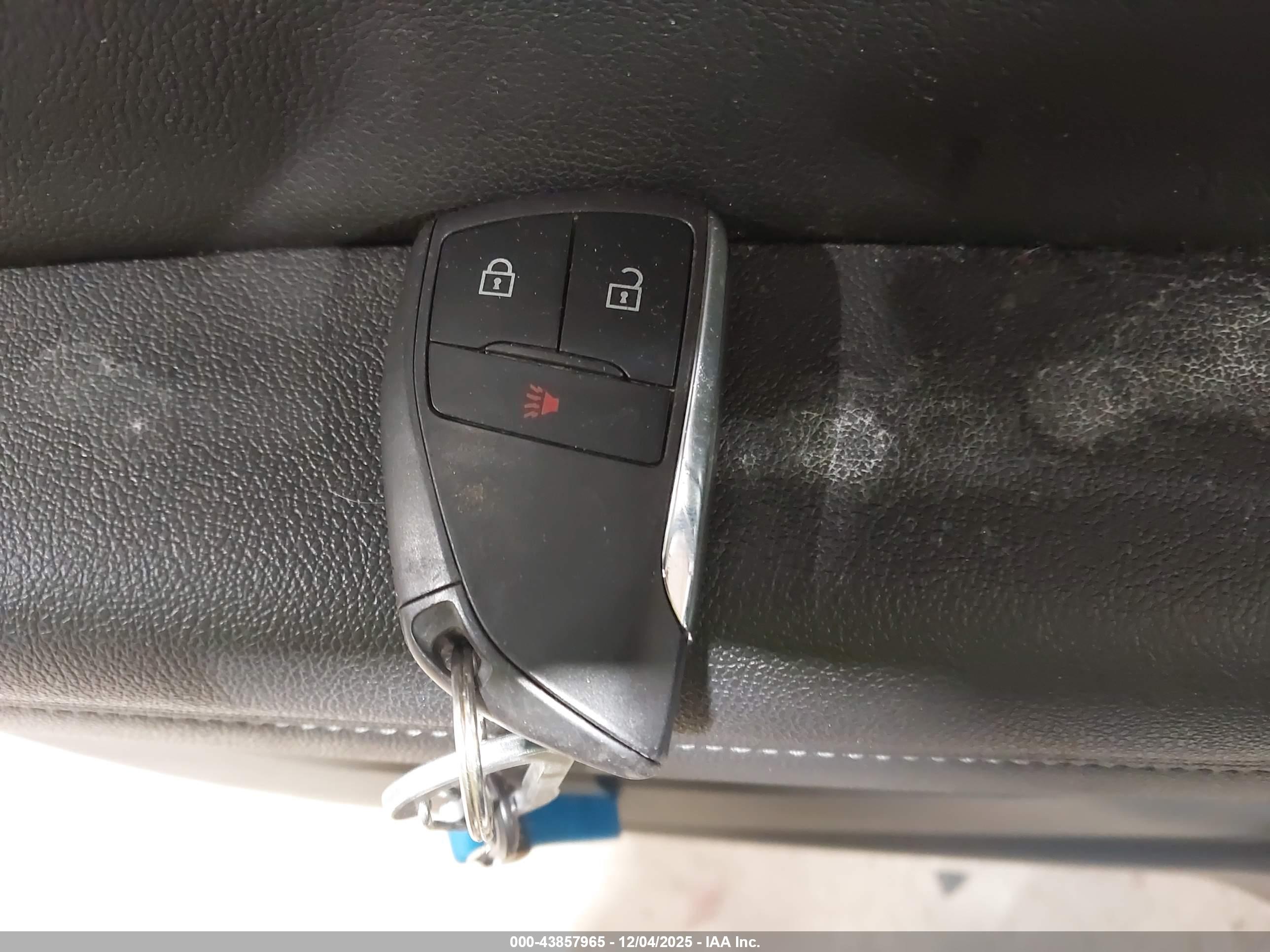 CHEVROLET COLORADO image 11