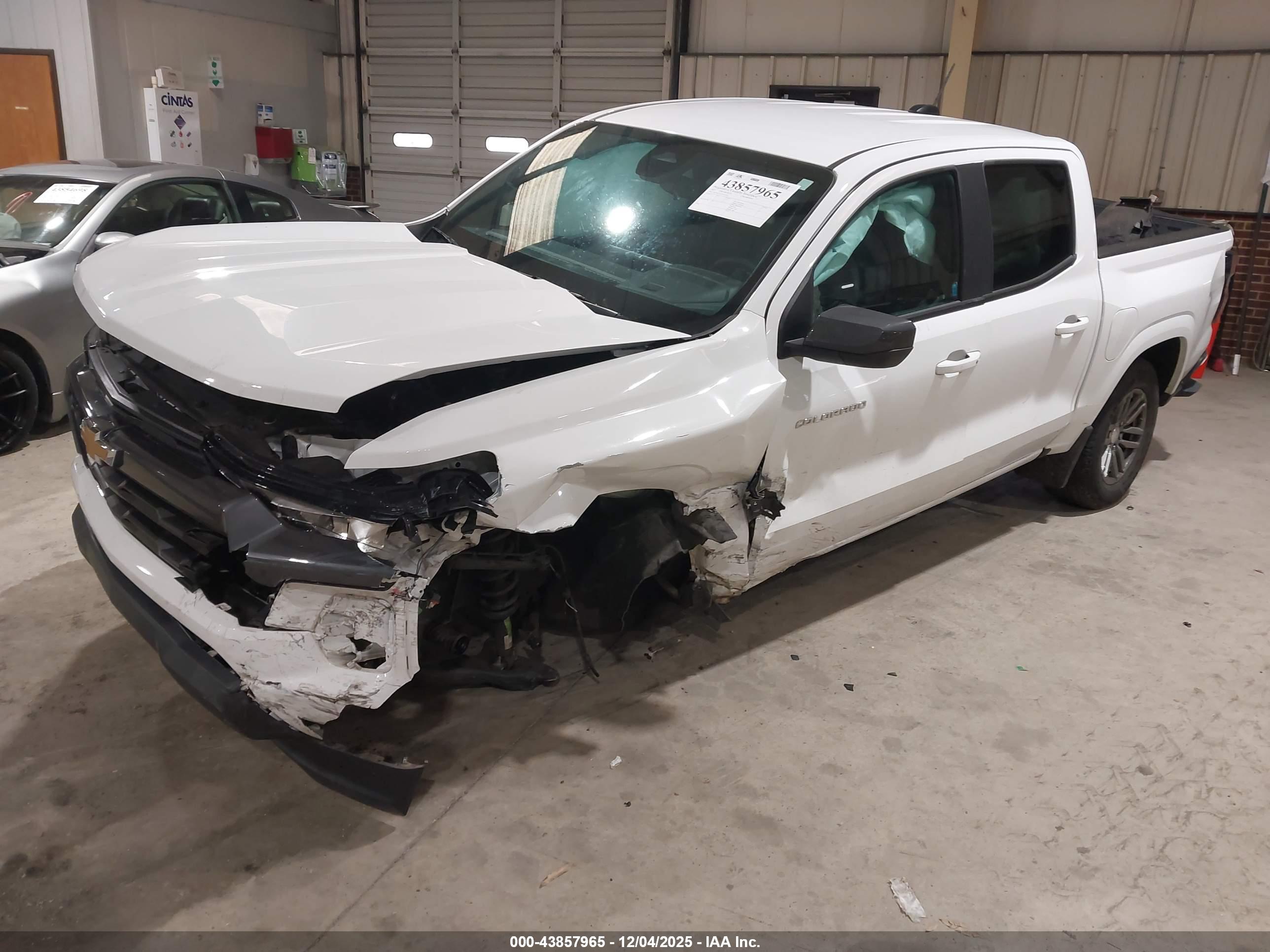 CHEVROLET COLORADO image 2