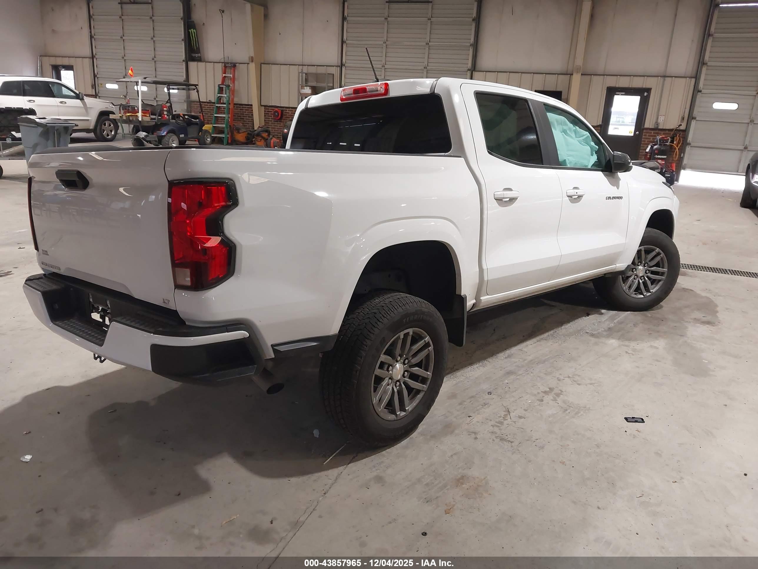 CHEVROLET COLORADO image 4