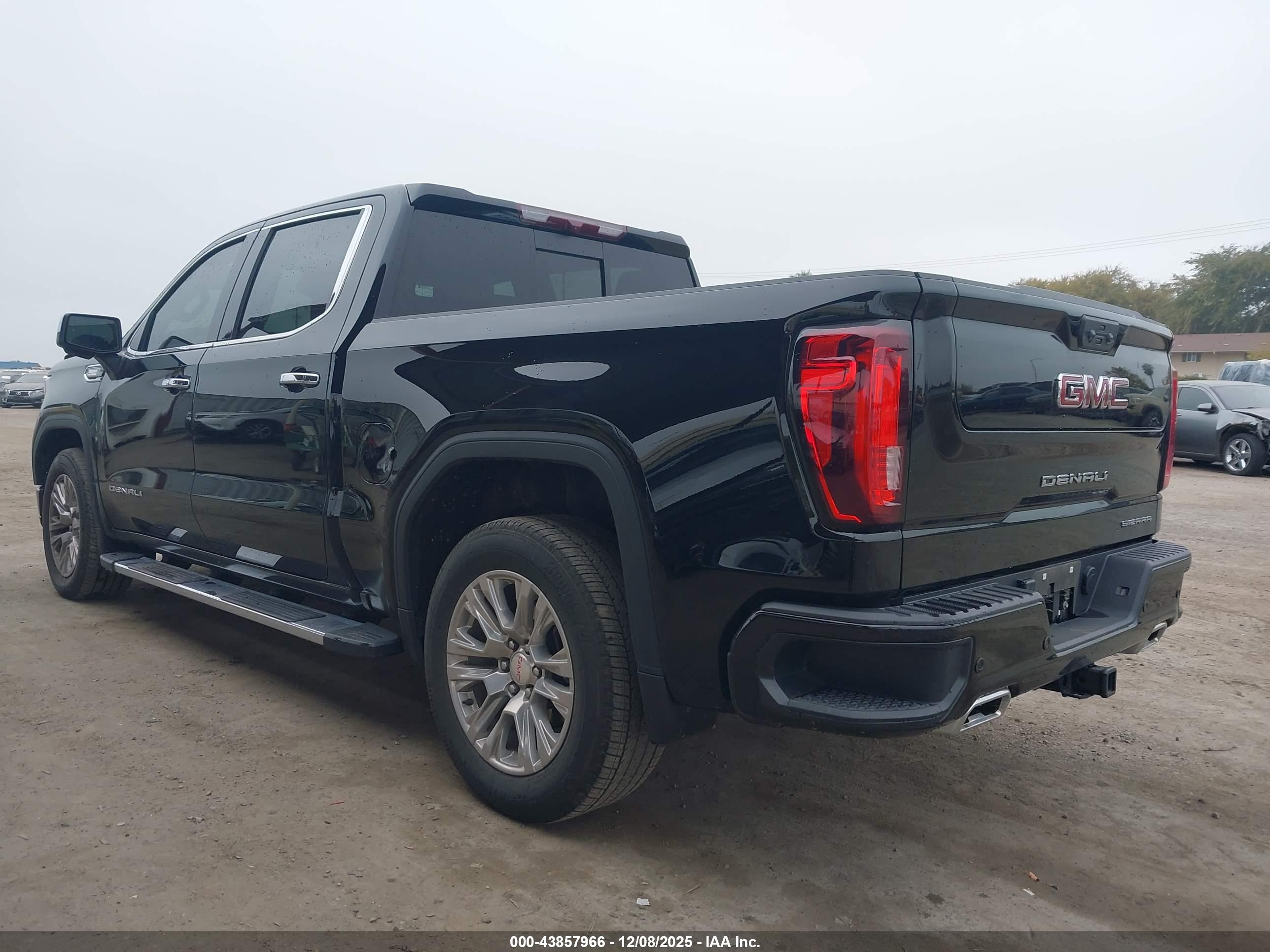 GMC SIERRA image 3